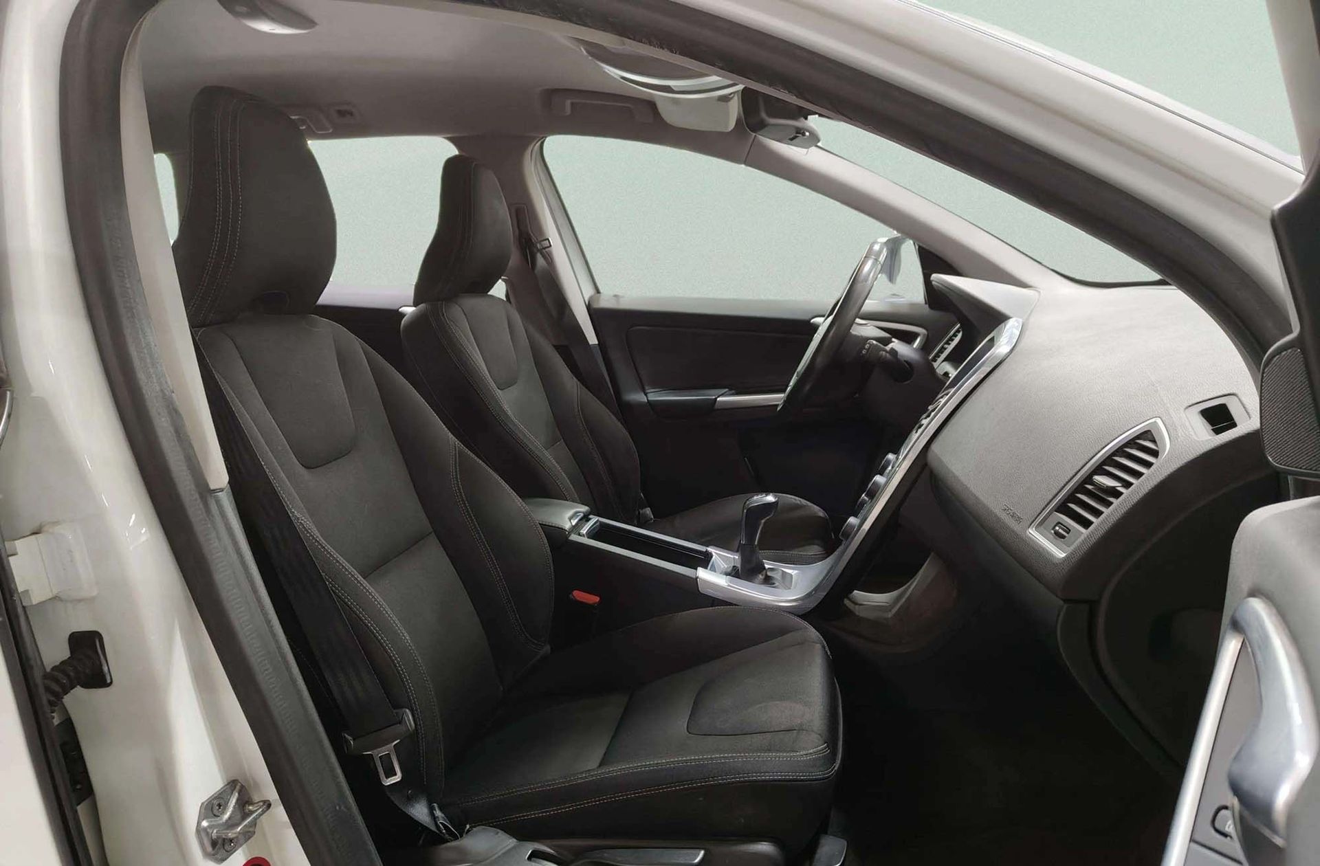 Volvo XC60 D3 Kinetic - foto 16