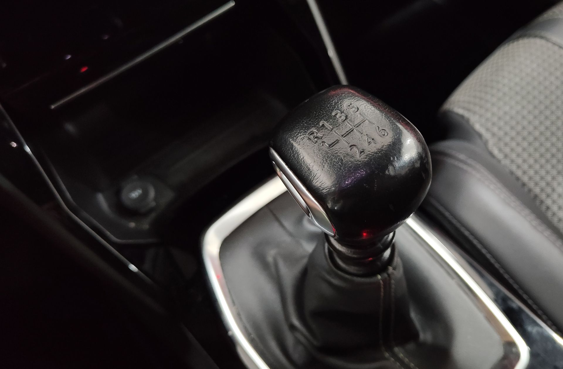 Peugeot 2008 PureTech 130 GT - foto 6