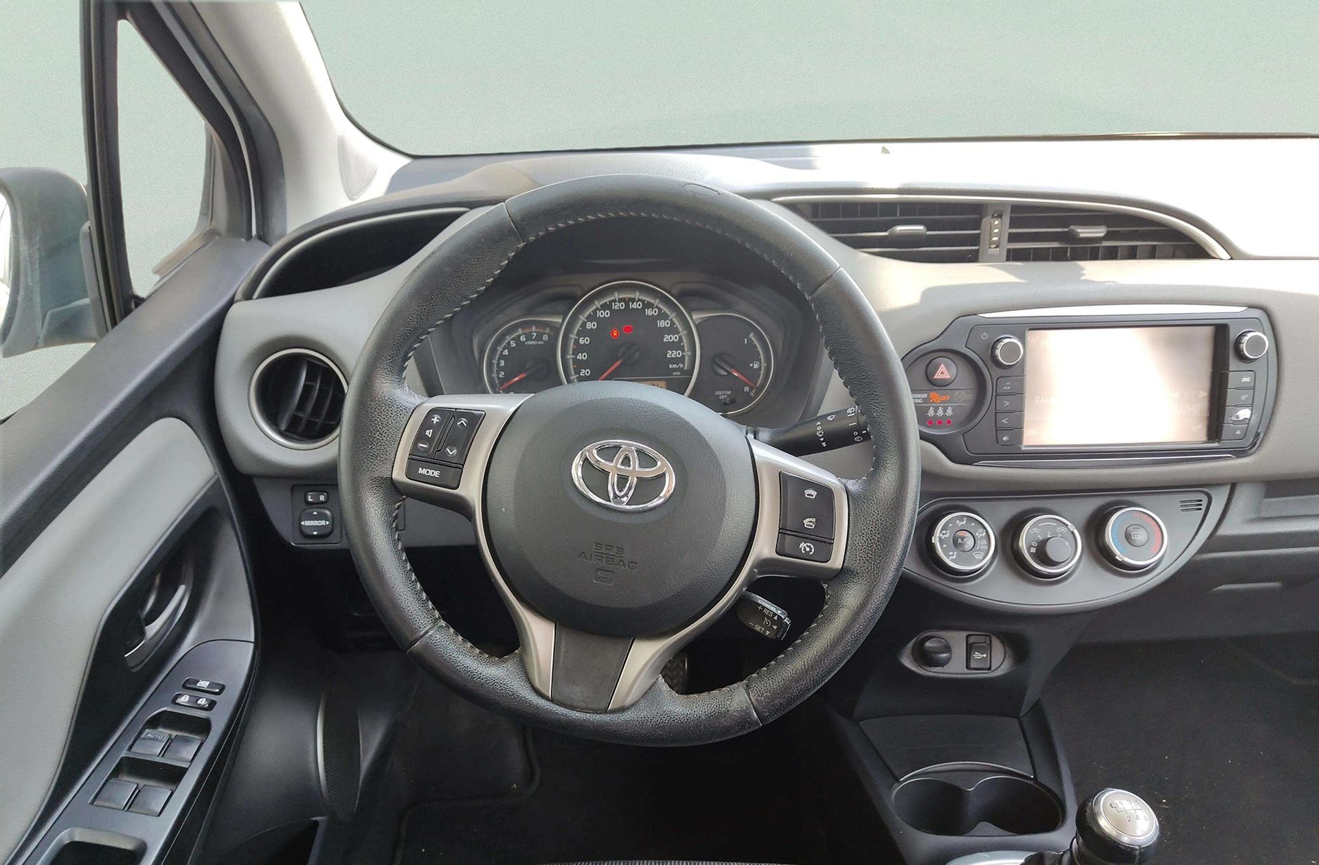 Toyota Yaris 1.3 100 Active - foto 19