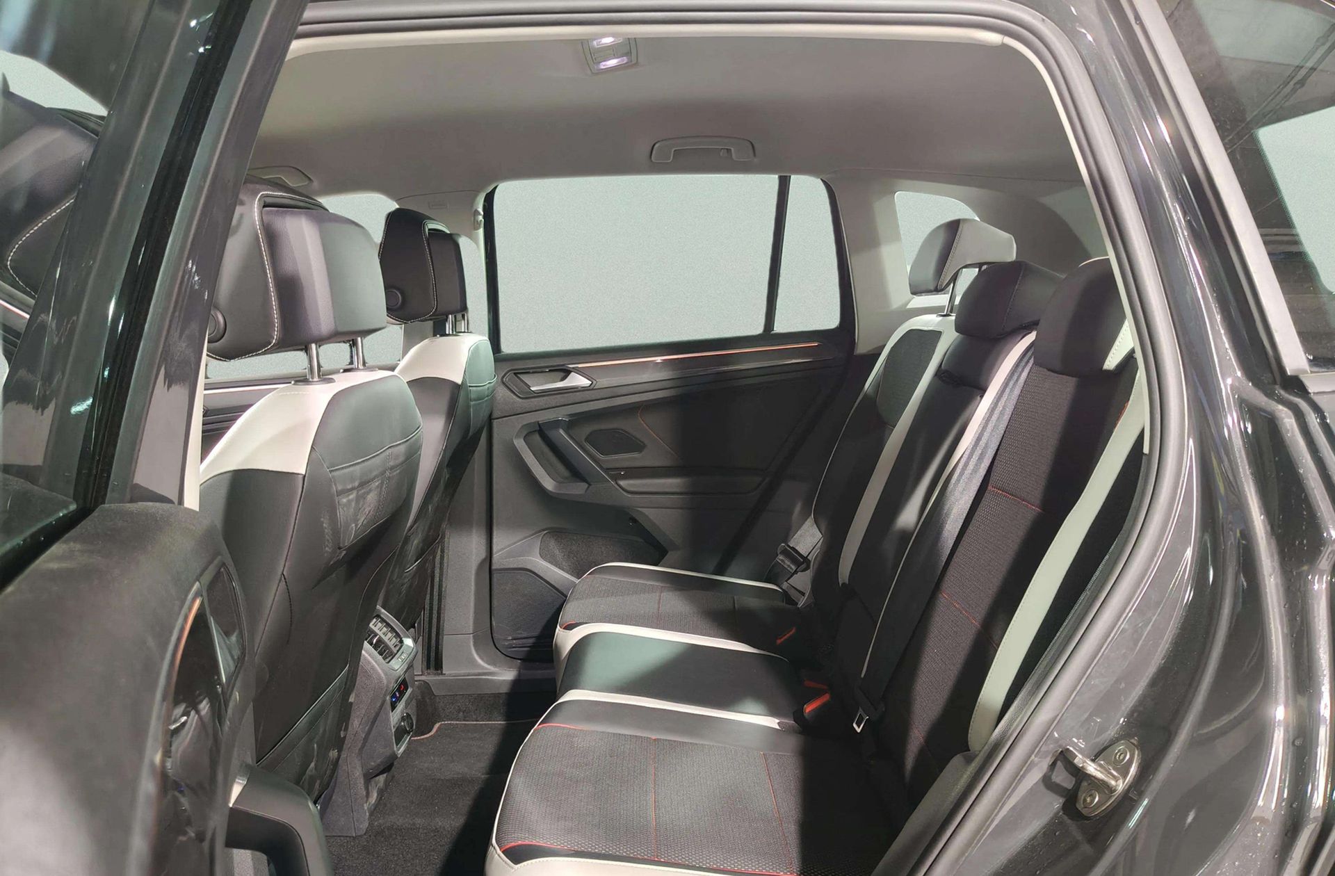 Volkswagen Tiguan Urban Sport 2.0 TDI DSG - foto 15