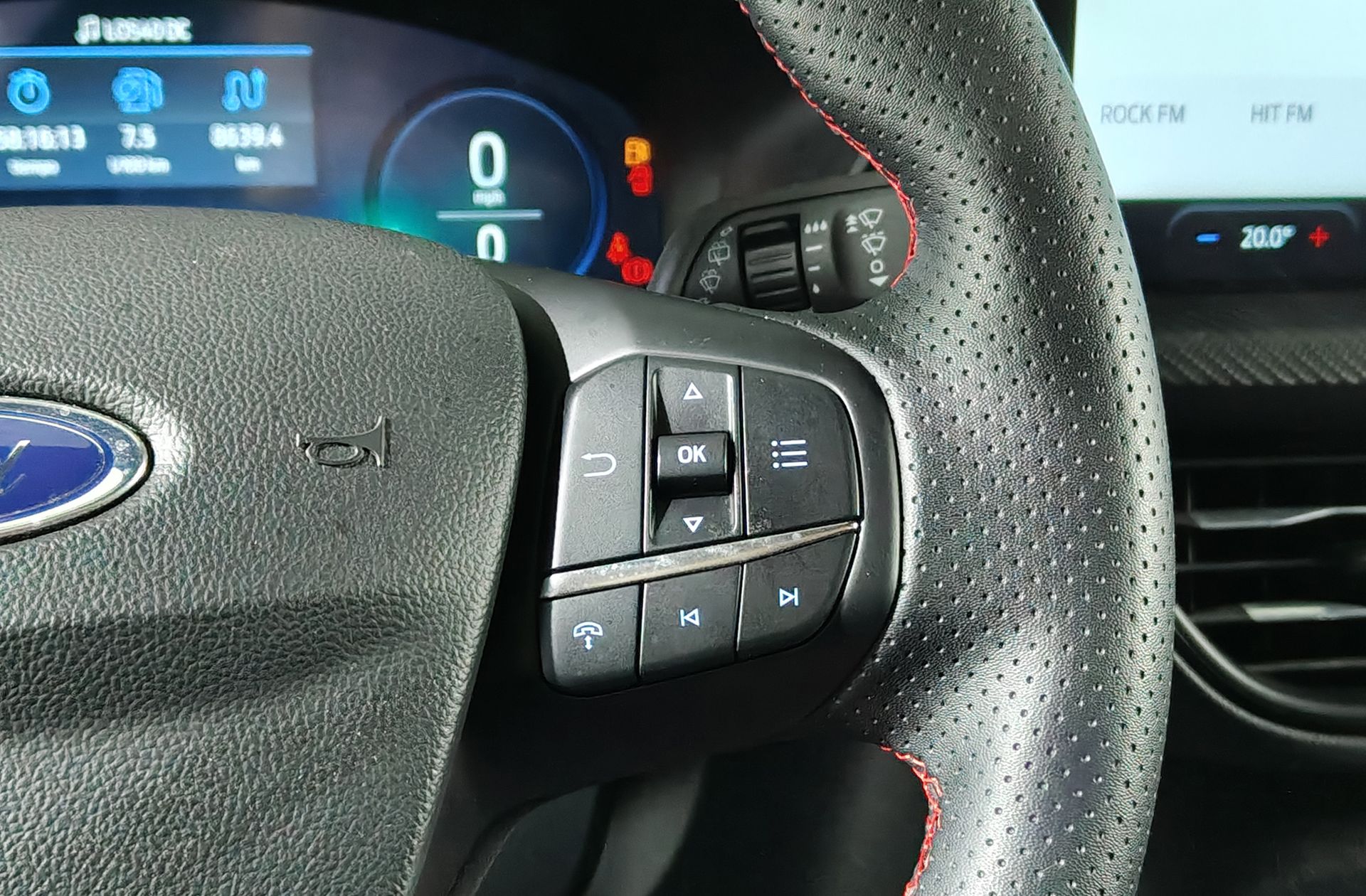 Ford Kuga 1.5T EcoBoost ST-Line 4x2 - foto 26