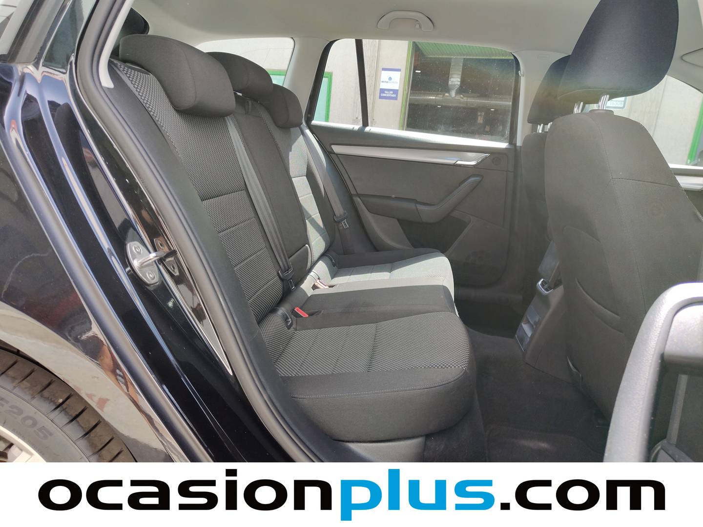 Foto Skoda Octavia Skoda Octavia Combi Combi 1.6 TDI CR Ambition (110 CV)