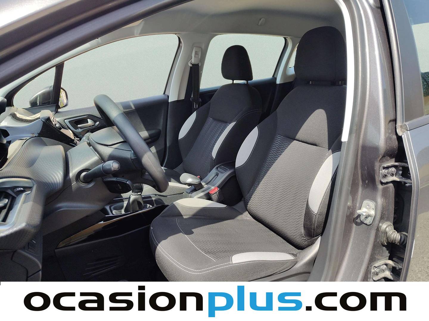 Foto asientos delanteros Peugeot 2008 Peugeot 2008 PureTech 82 Access (82 CV)