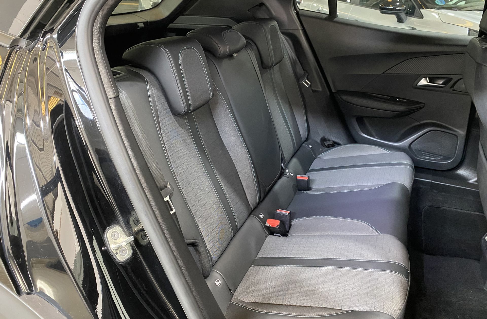 Peugeot 2008 PureTech 130 Allure Pack - foto 17