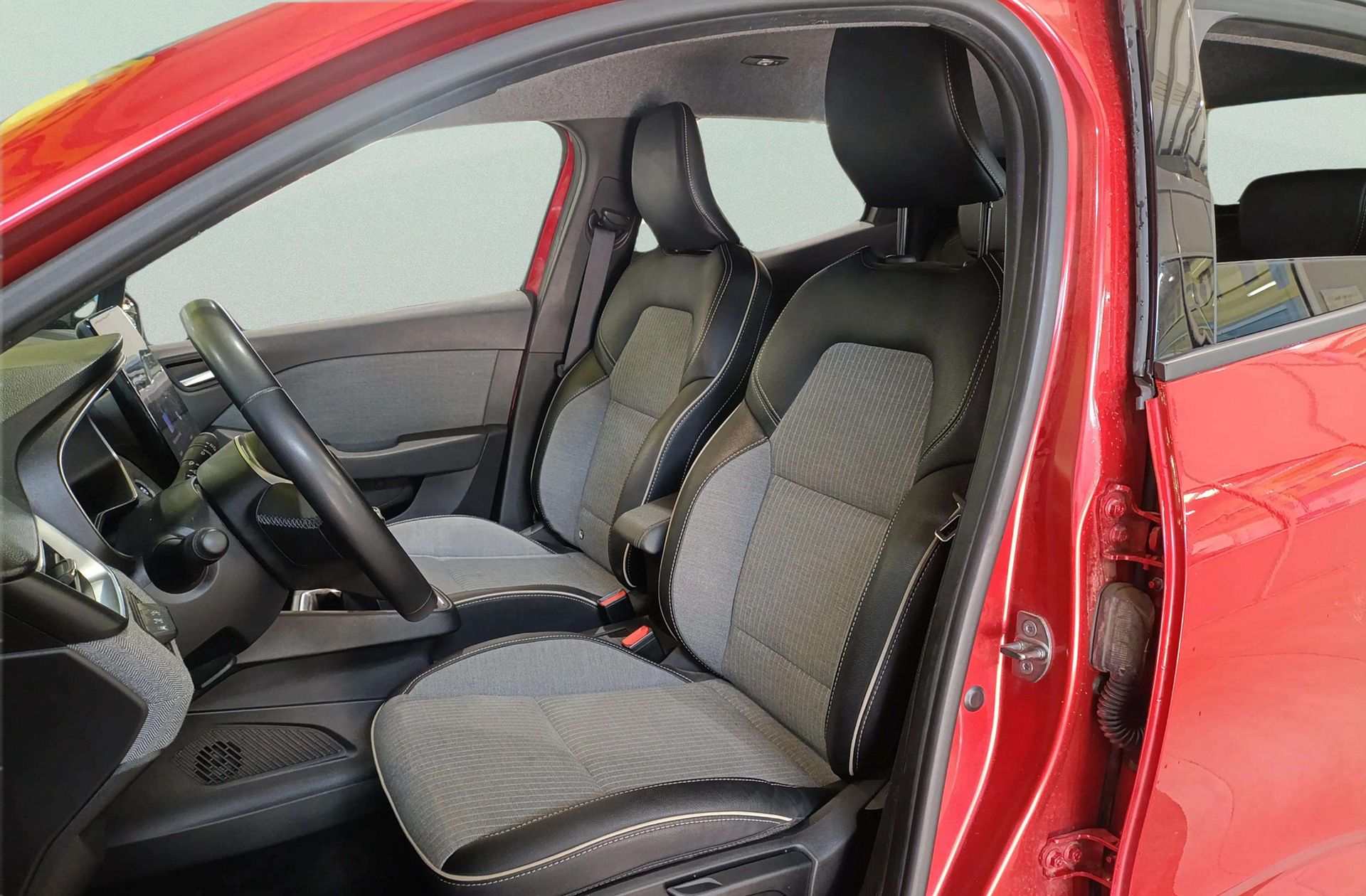 Renault Clio Techno TCe - foto 12