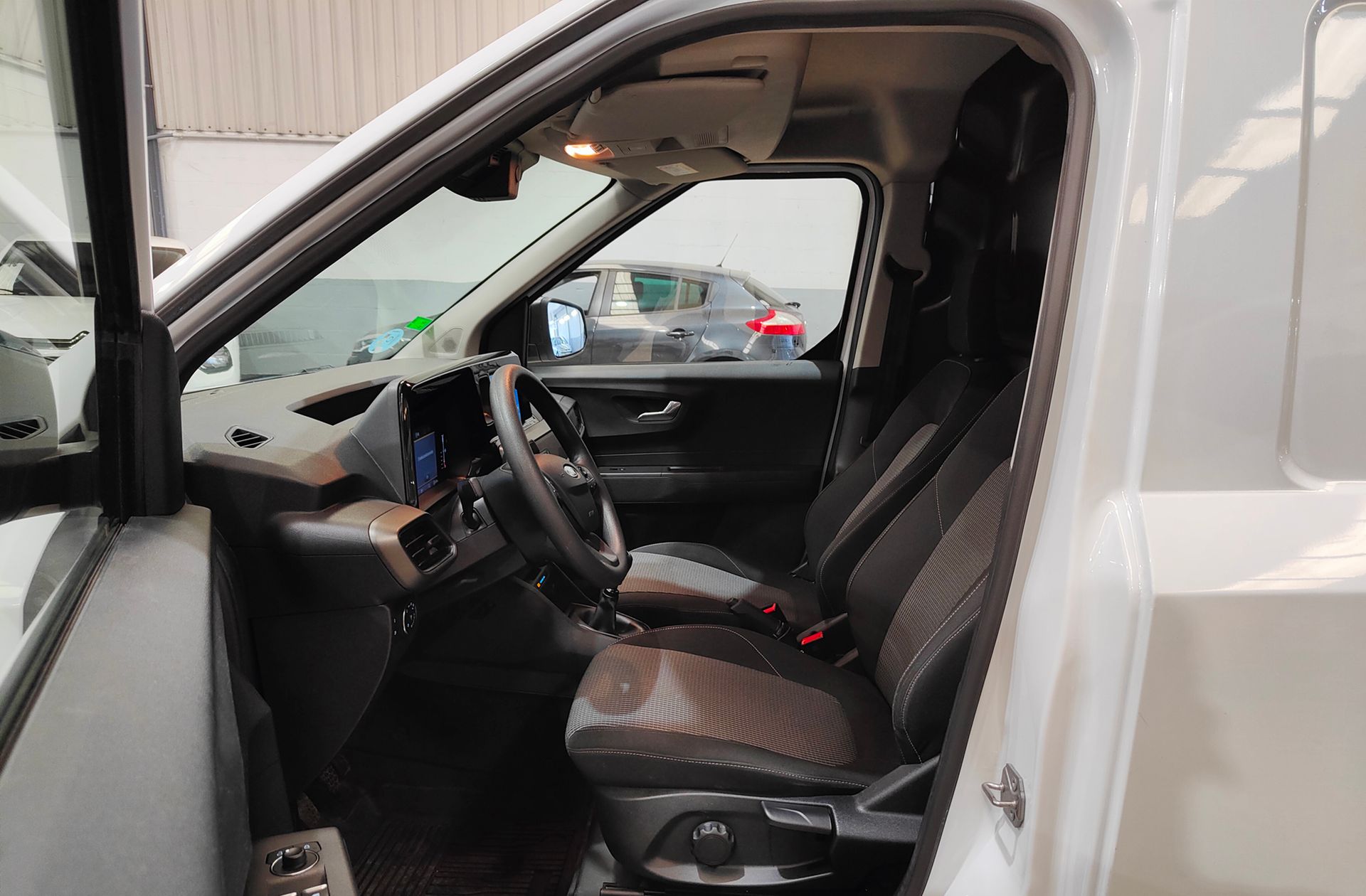 Ford Transit Furgon 1.0 EcoBoost Trend - foto 10