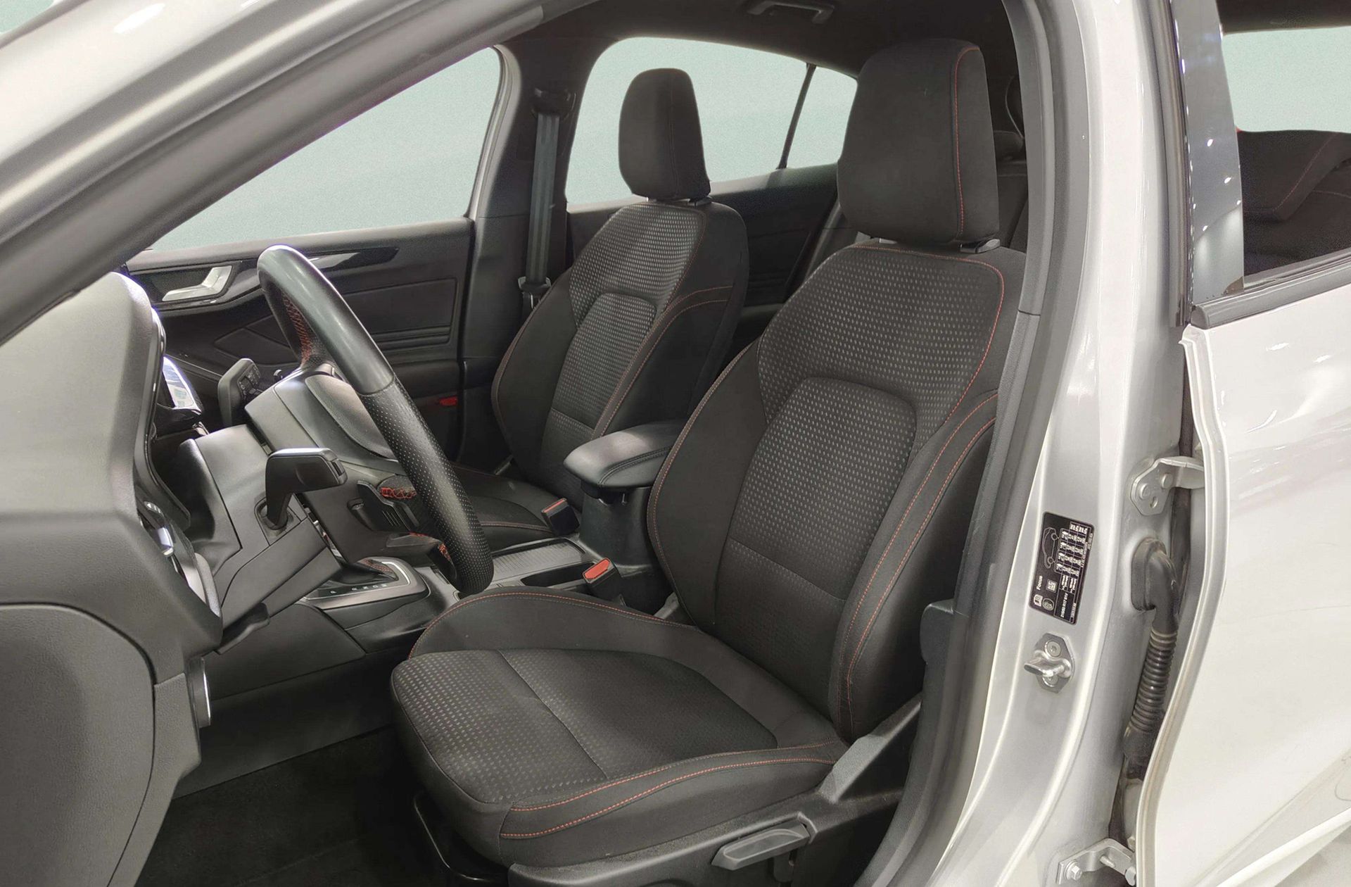 Ford Focus 1.0 EcoBoost MHEV ST-Line - foto 12