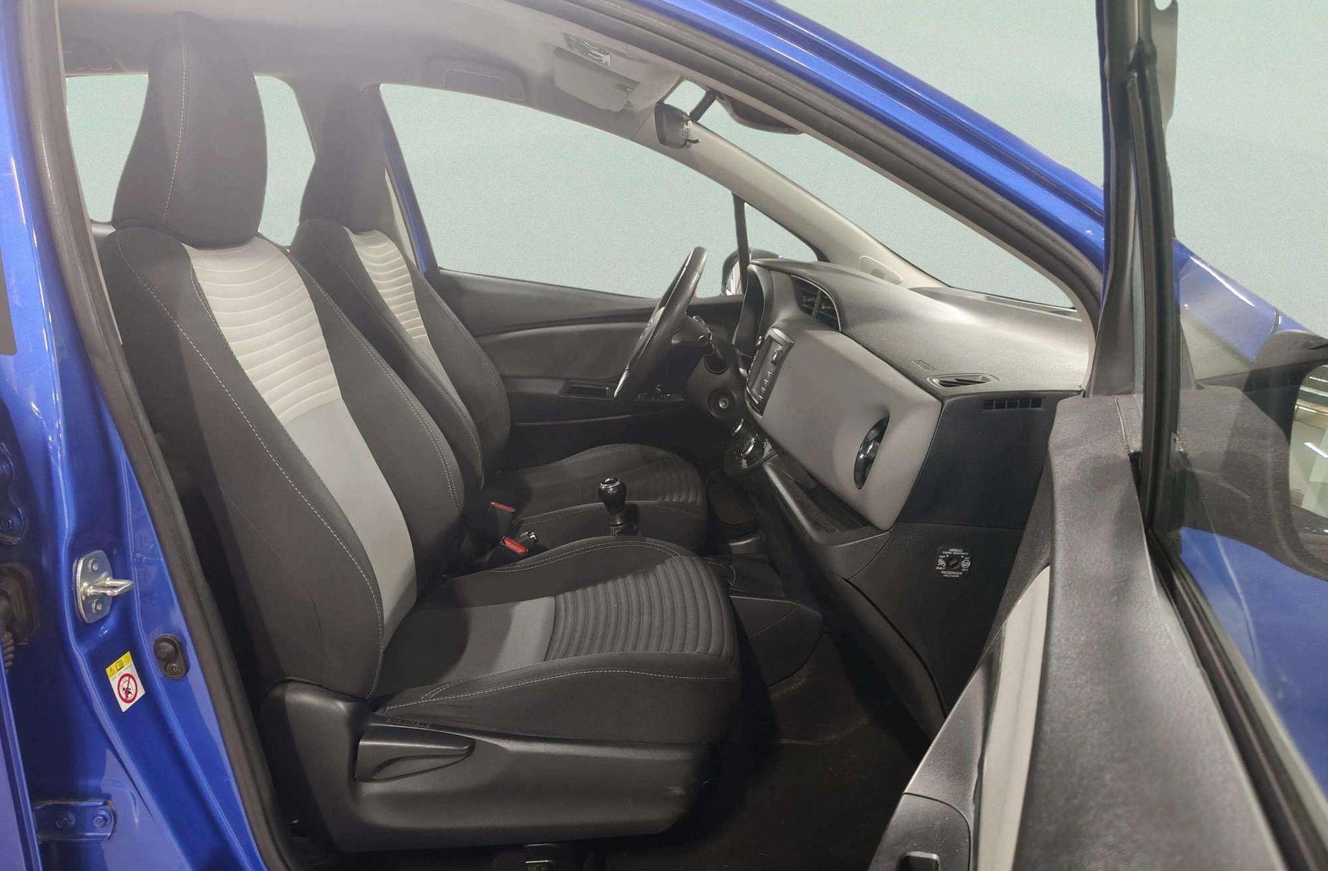 Toyota Yaris 70 Active - foto 14