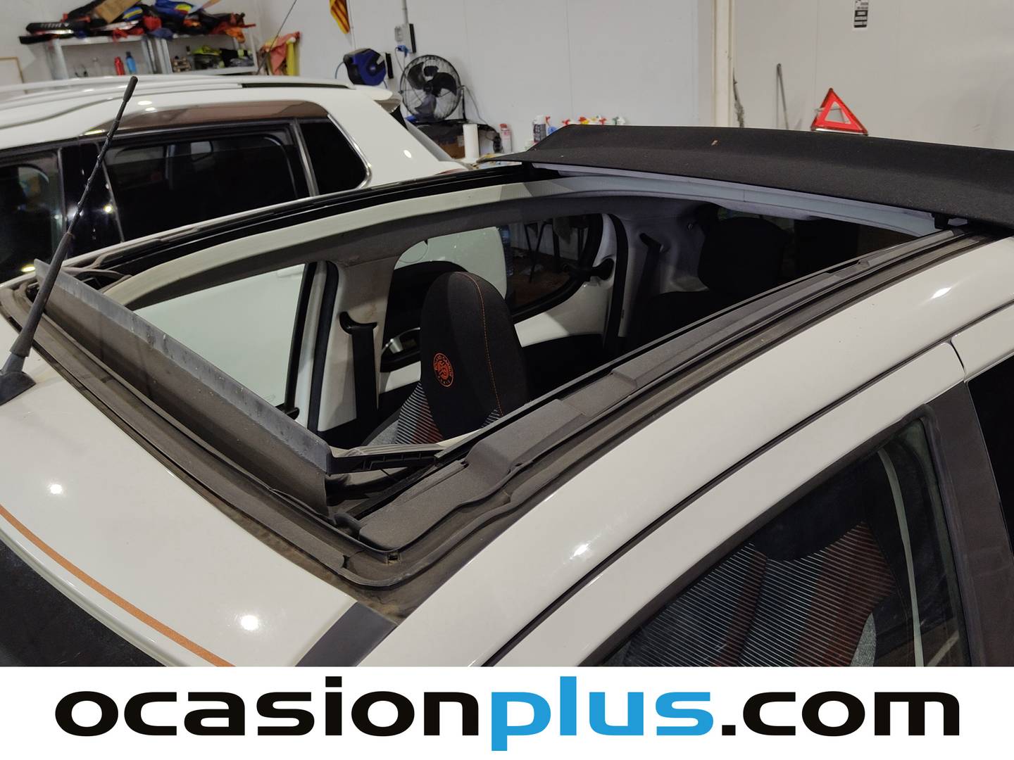 Extras y acabados del Peugeot 108 Peugeot 108 1.2 PureTech Roland Garros TOP! (82 CV)
