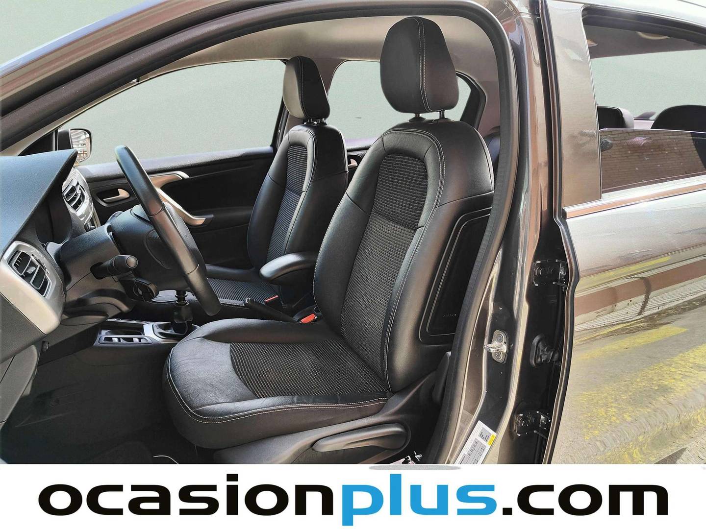 Foto asientos delanteros Citroën C-Elysée Citroen C-Elysee BlueHDi 100 Shine (102 CV)