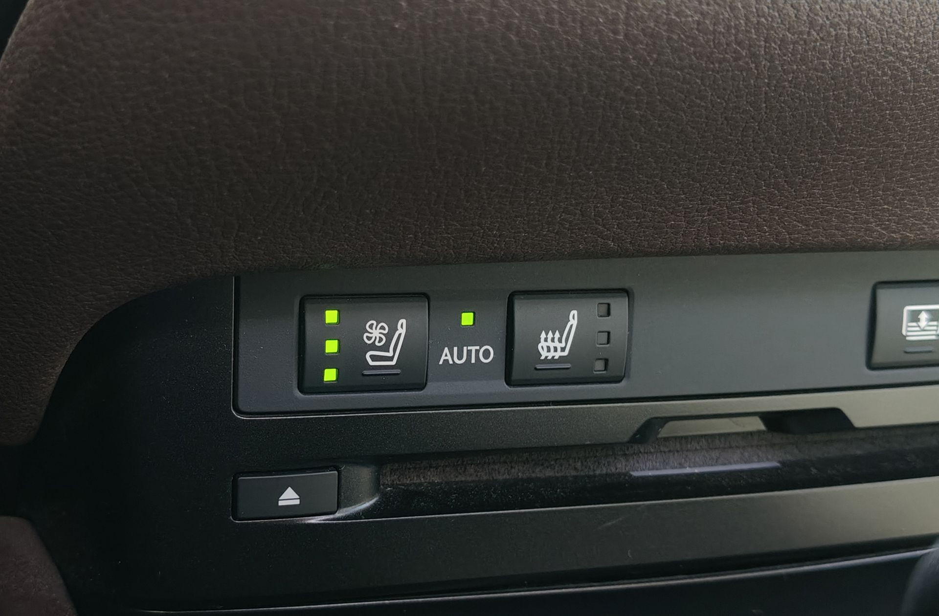 Lexus ES 300h Executive - foto 10