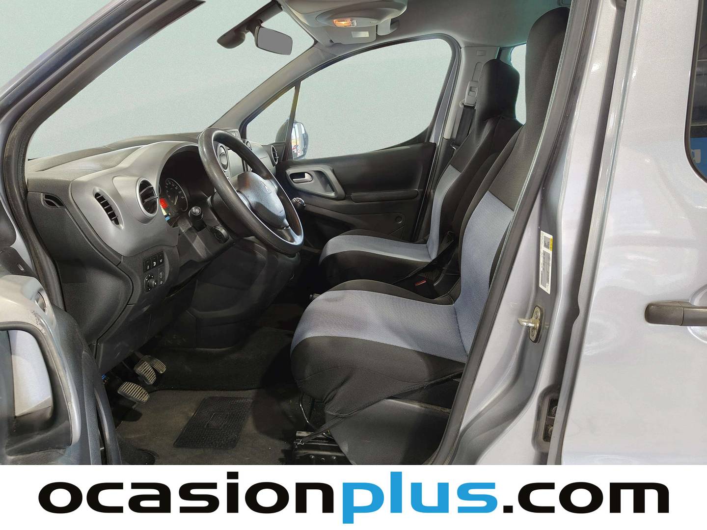 Foto asientos delanteros Peugeot Partner Peugeot Partner Tepee Combi 1.2 PureTech Outdoor (110 CV)