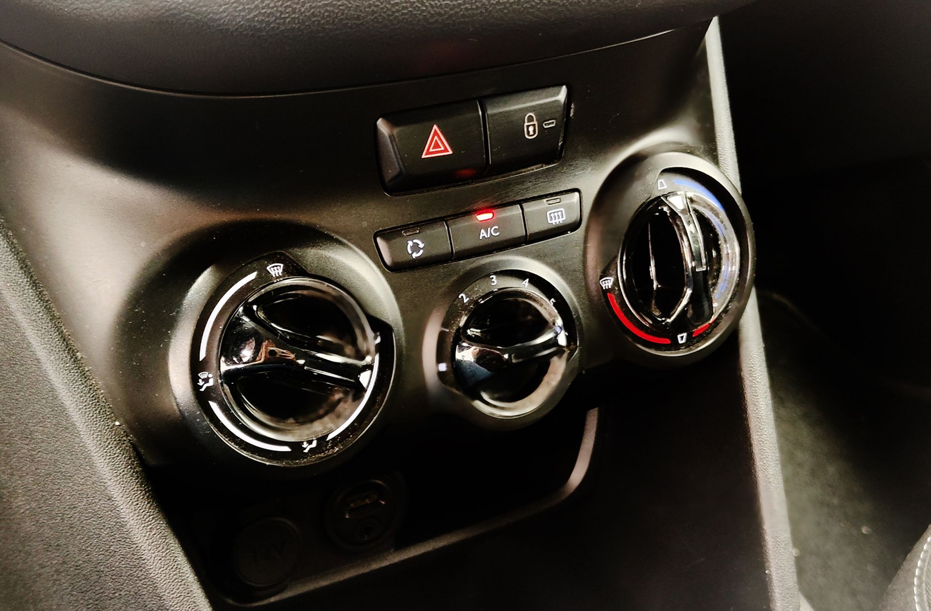 Peugeot 208 1.4 HDi Active - foto 25