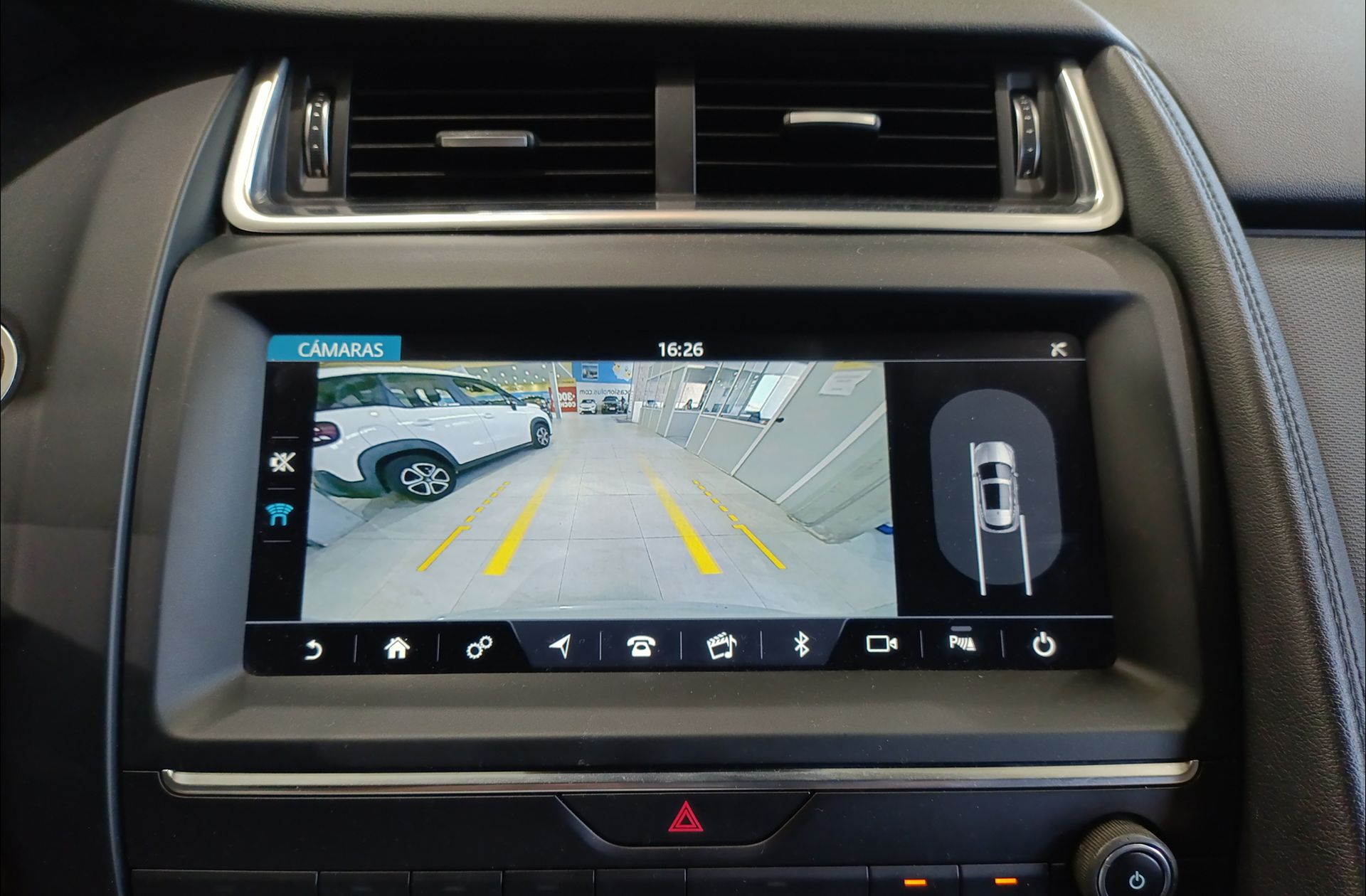 Jaguar E-Pace 2.0D R-Dynamic 4WD - foto 10