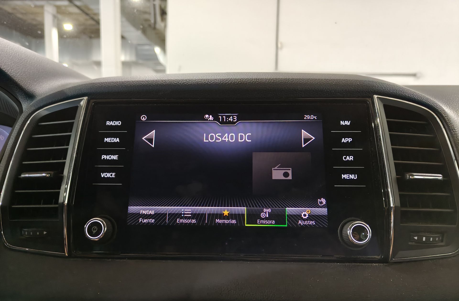 Škoda Karoq 2.0 TDI Ambition - foto 35