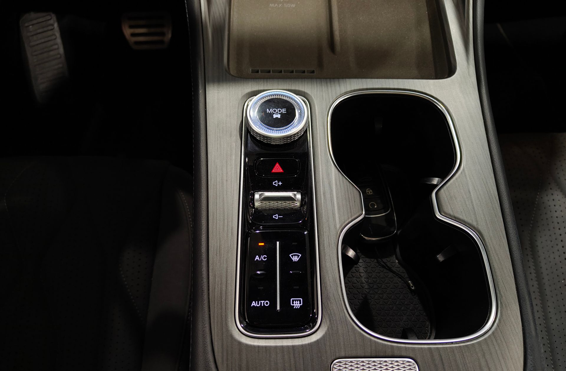 Ebro s800 1.6 T-GDi Luxury DCT - foto 35