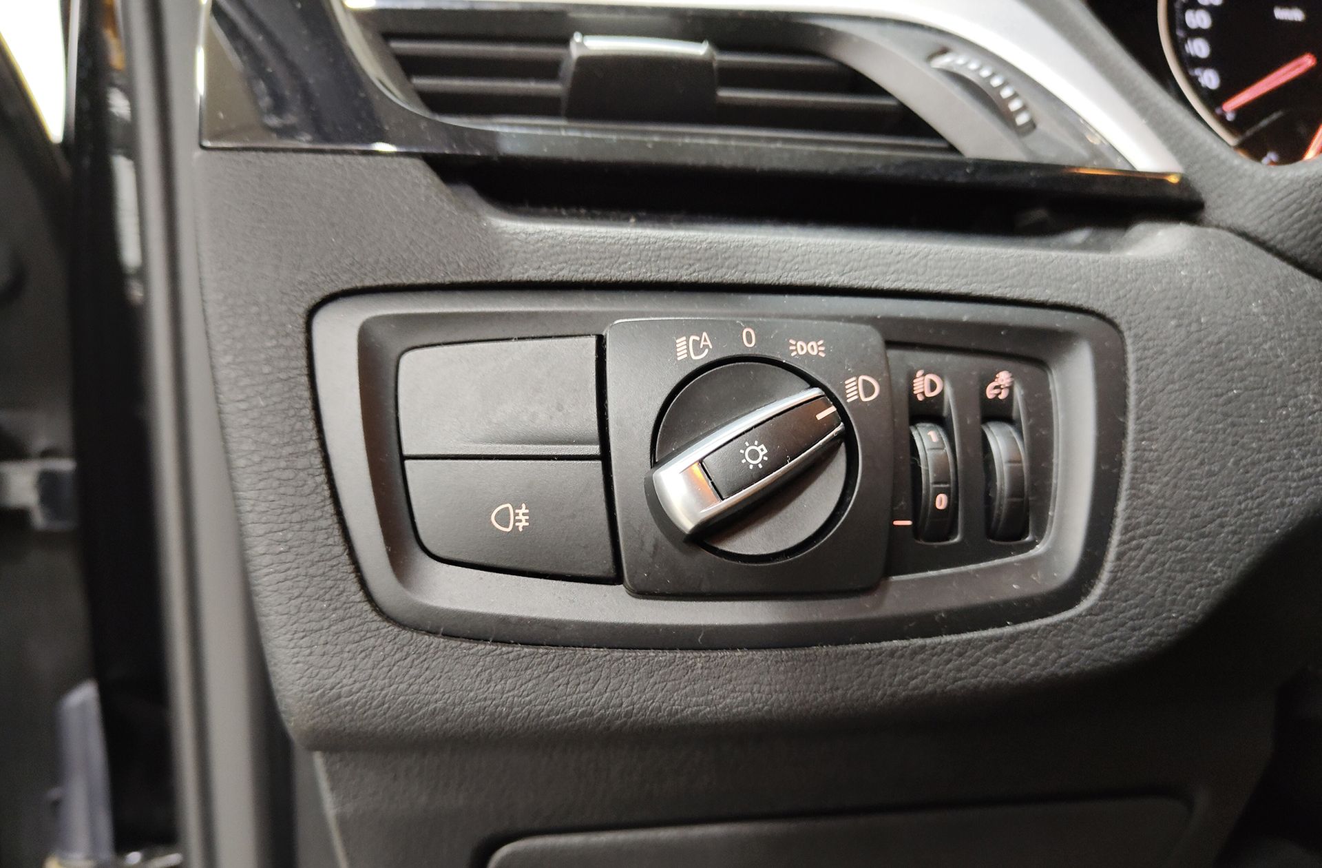 BMW X1 sDrive18d - foto 22