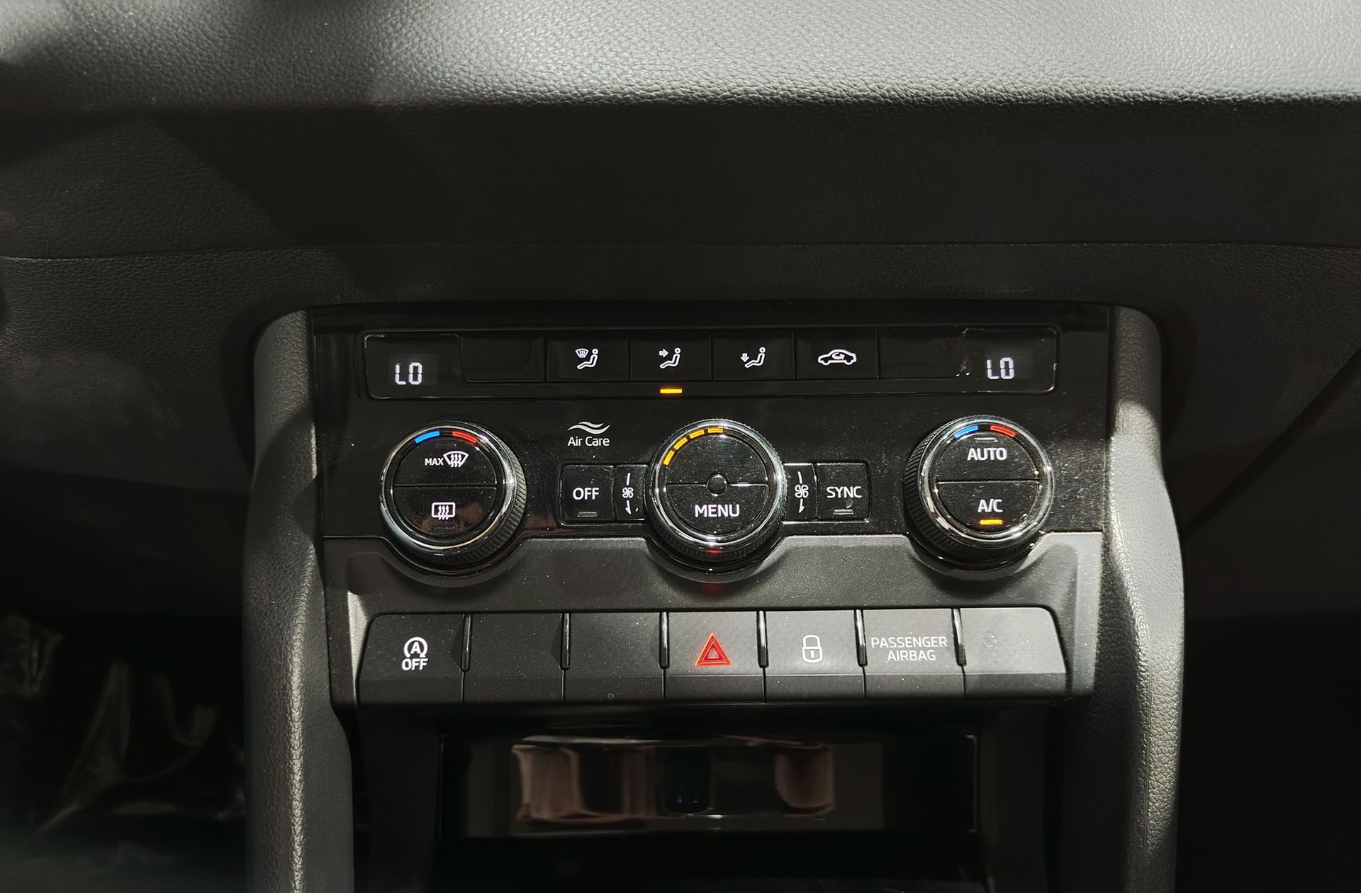 Škoda Karoq 2.0 TDI Ambition 4x4 DSG - foto 28