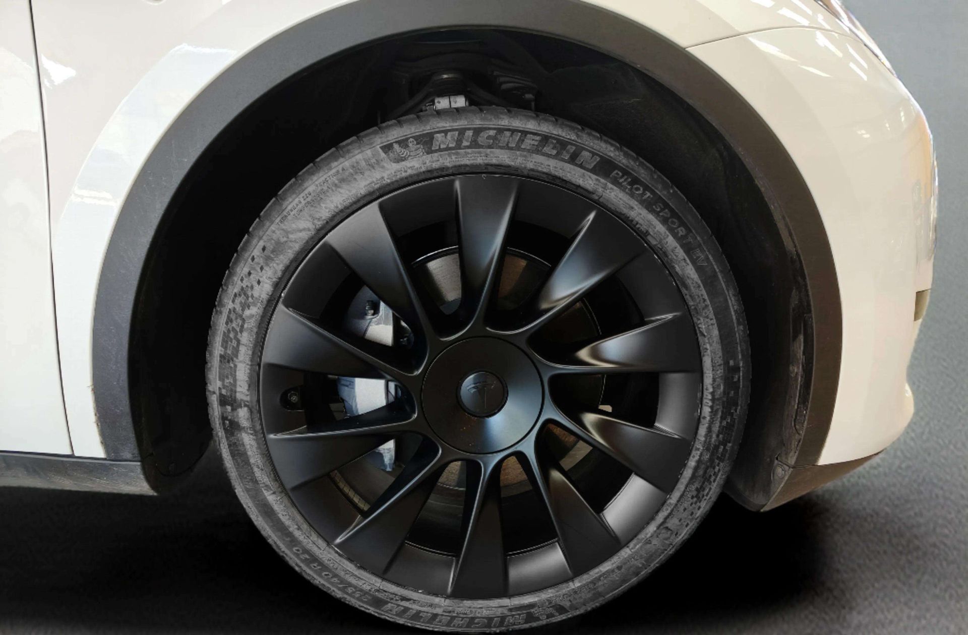 Tesla Model Y Tracción Trasera RWD - foto 44