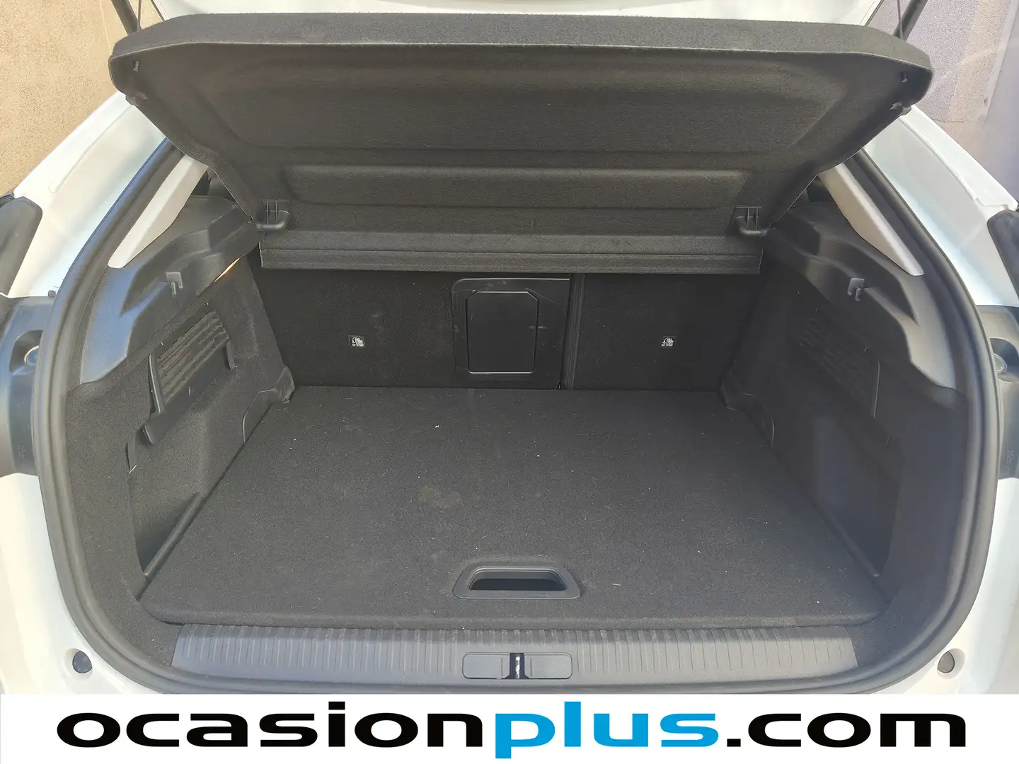 Foto Citroën ë-C4 Citroen ë-C4 eléctrico 50kWh Shine (136 CV)