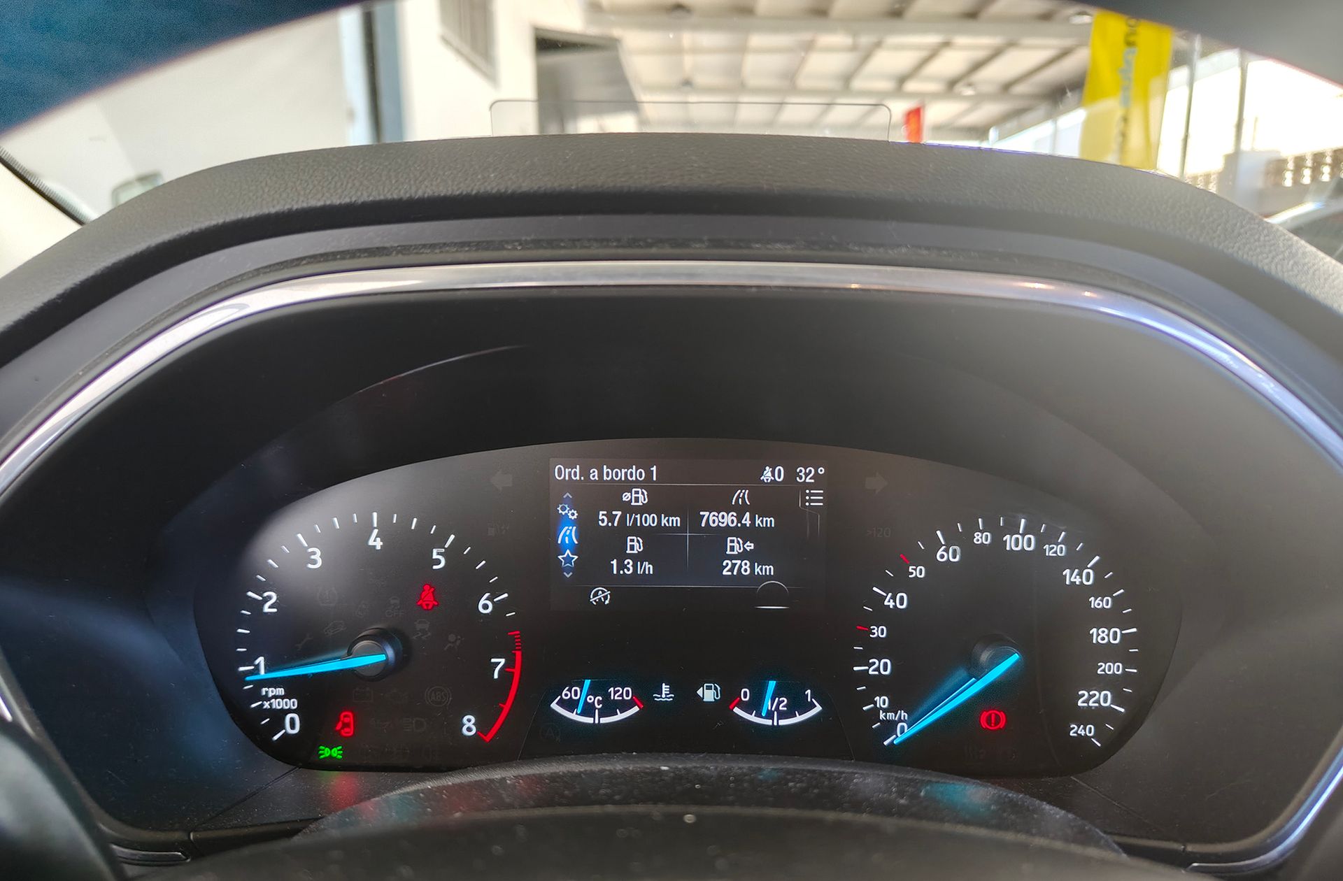 Ford Focus 1.0 EcoBoost Active - foto 26
