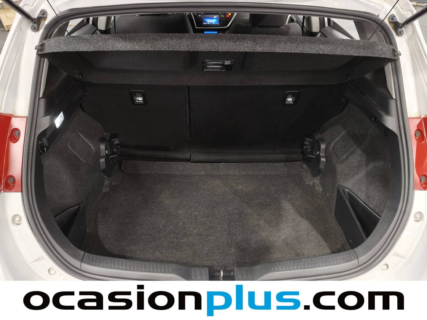 Fotos maletero Toyota Auris Toyota Auris 90D Active (90 CV)