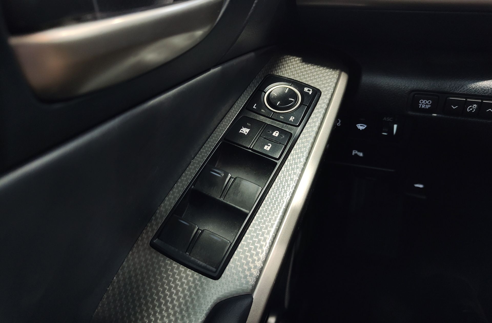 Lexus IS 300h F-Sport - foto 43