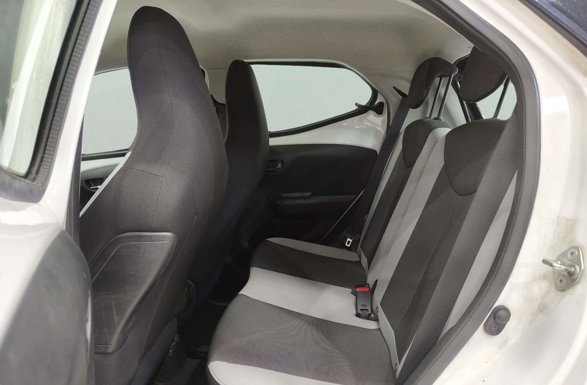 Toyota Aygo 1.0 70 x-play - foto 11