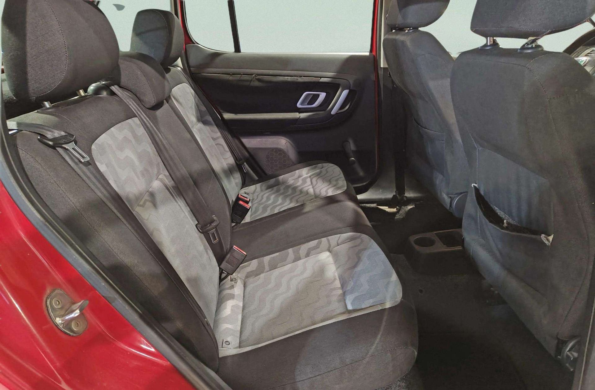 Škoda Fabia 1.2 Young - foto 12