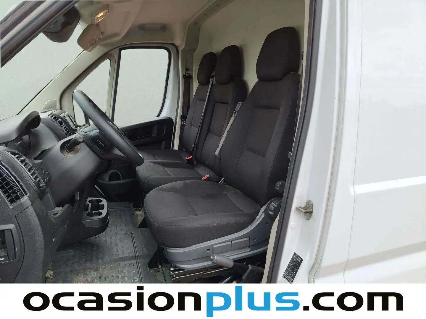 Foto Peugeot Boxer PEUGEOT Boxer 3.3 L2 H2 BHDI (120CV)