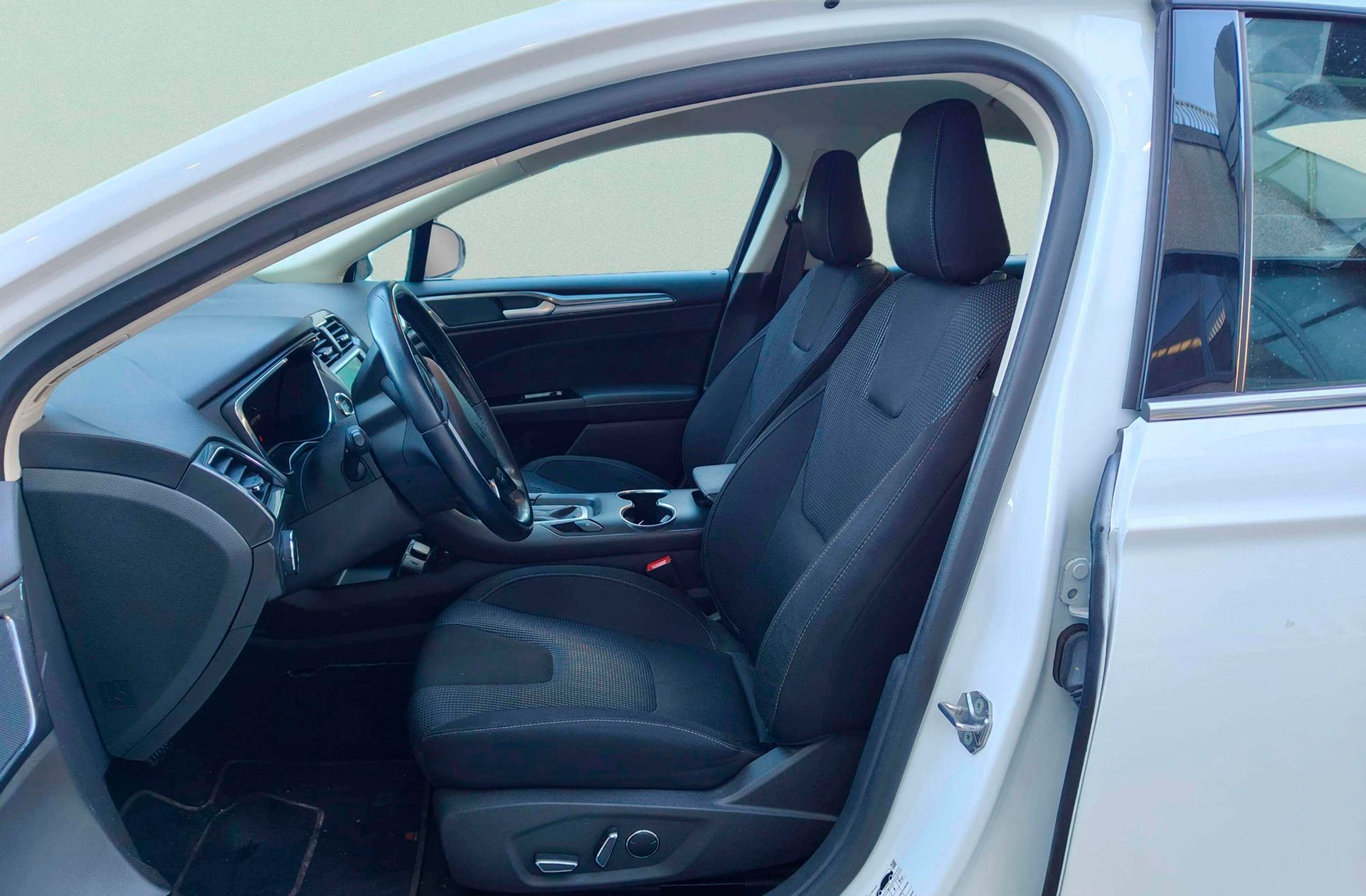Ford Mondeo 2.0 Híbrido HEV Sedan Titanium - foto 9