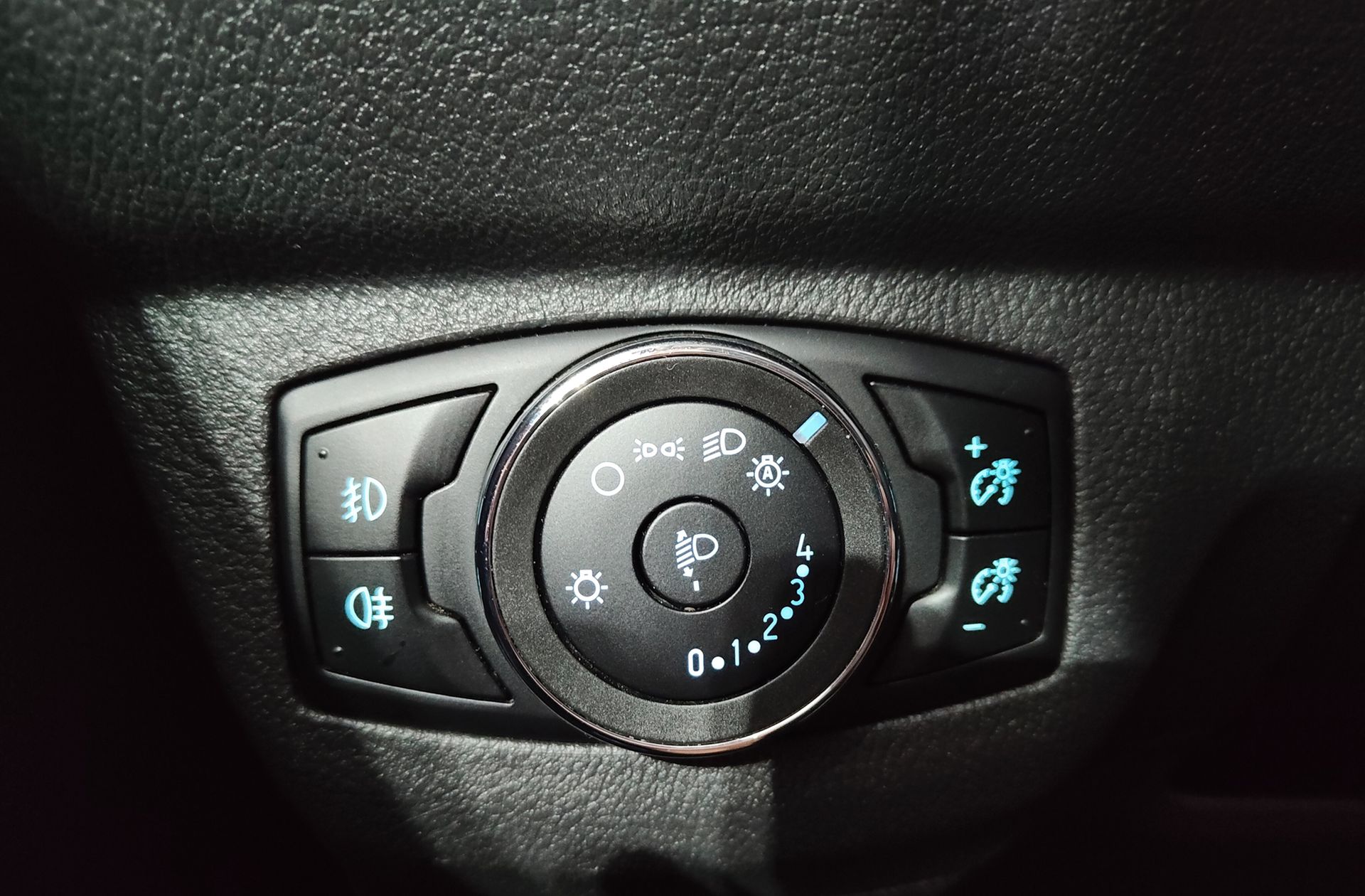 Ford Tourneo Courier 1.0 EcoBoost Trend - foto 21