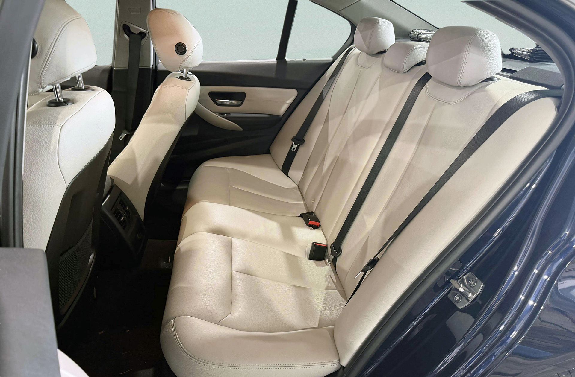 BMW Serie 3 318d - foto 11