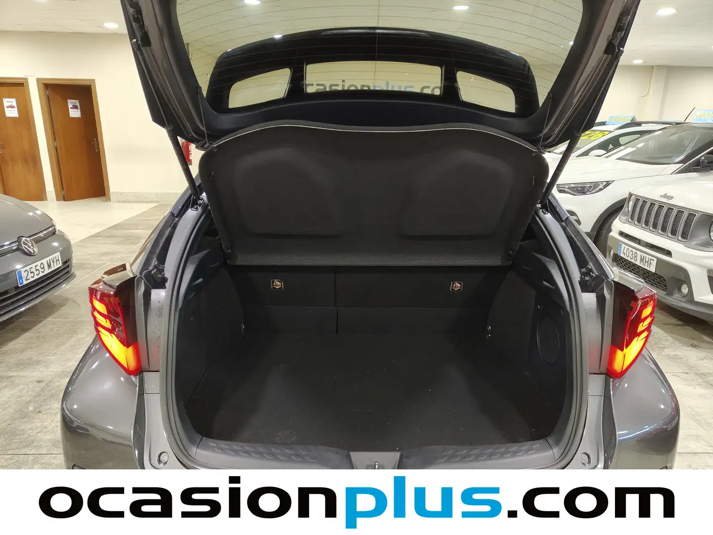 Foto Toyota C-HR Toyota C-HR 180H Advance Luxury (184 CV)