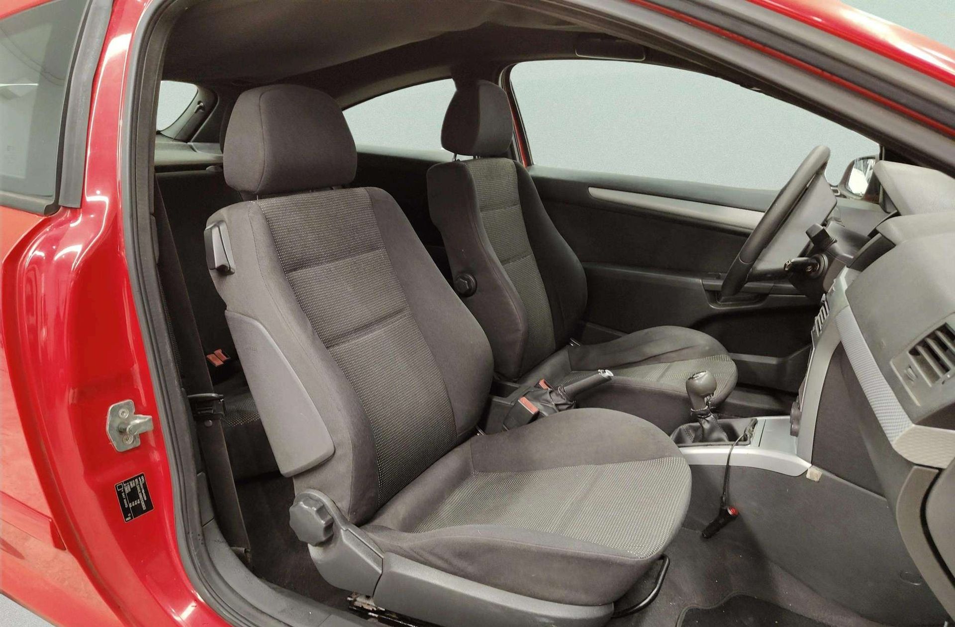 Opel Astra GTC 1.6 Sport - foto 14