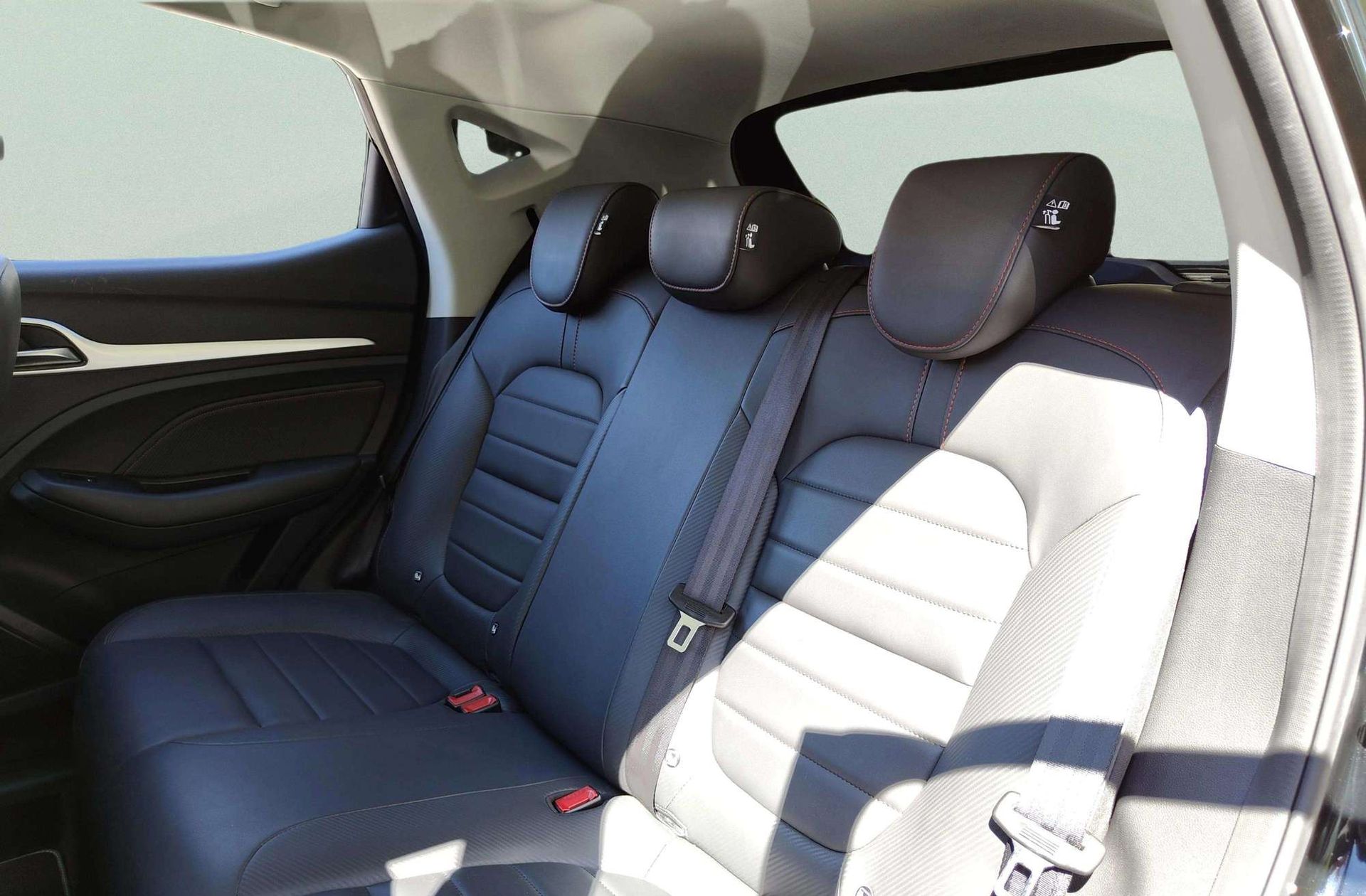 MG ZS 1.0T Luxury - foto 10