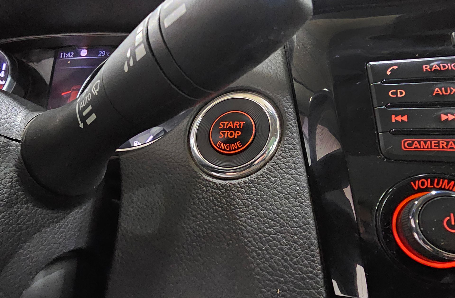 Nissan Qashqai DIG-T 115 N-Connecta - foto 25