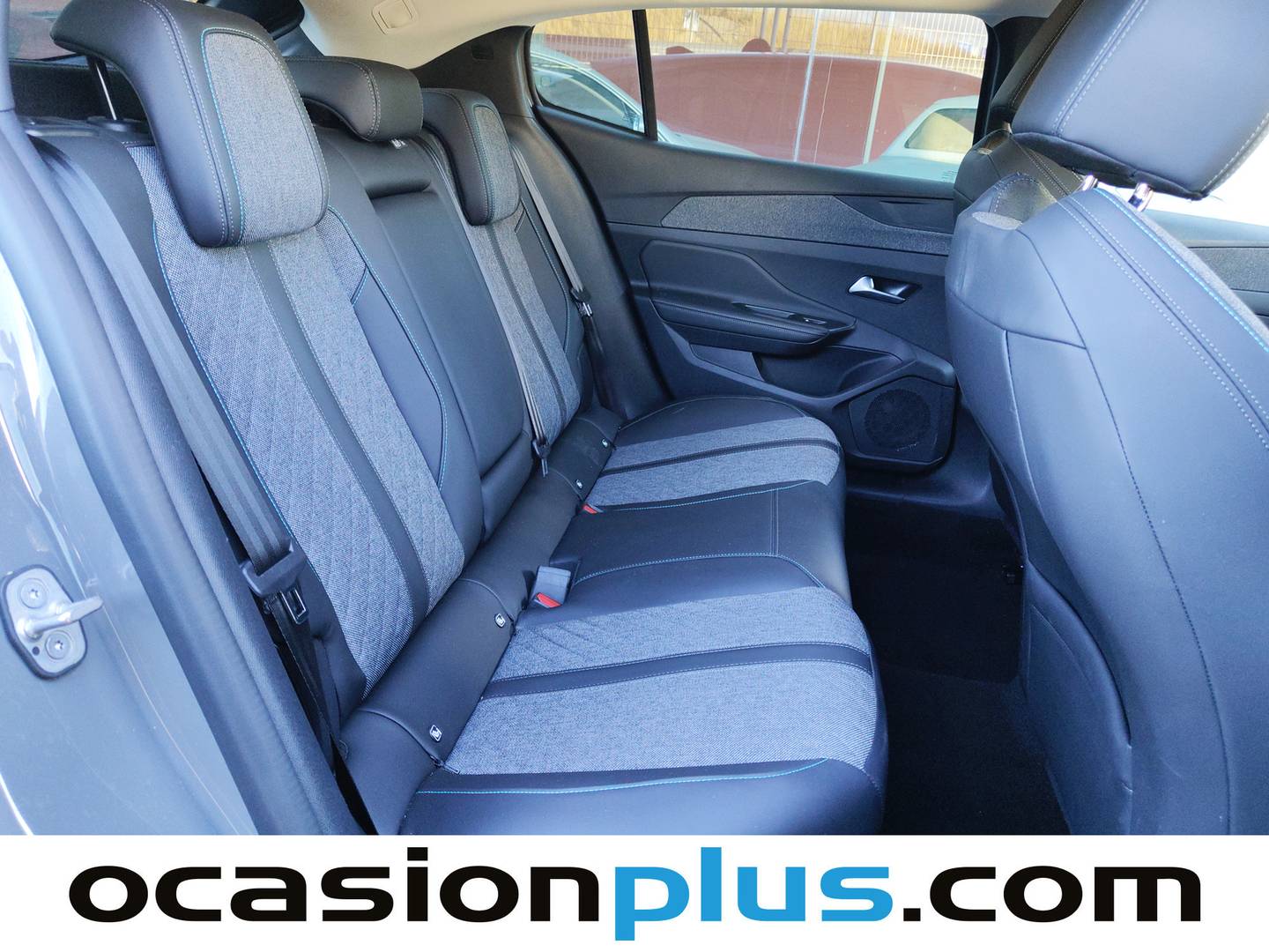 Foto Peugeot 408 Peugeot 408 Allure PHEV 180 e-EAT8  (181 CV)