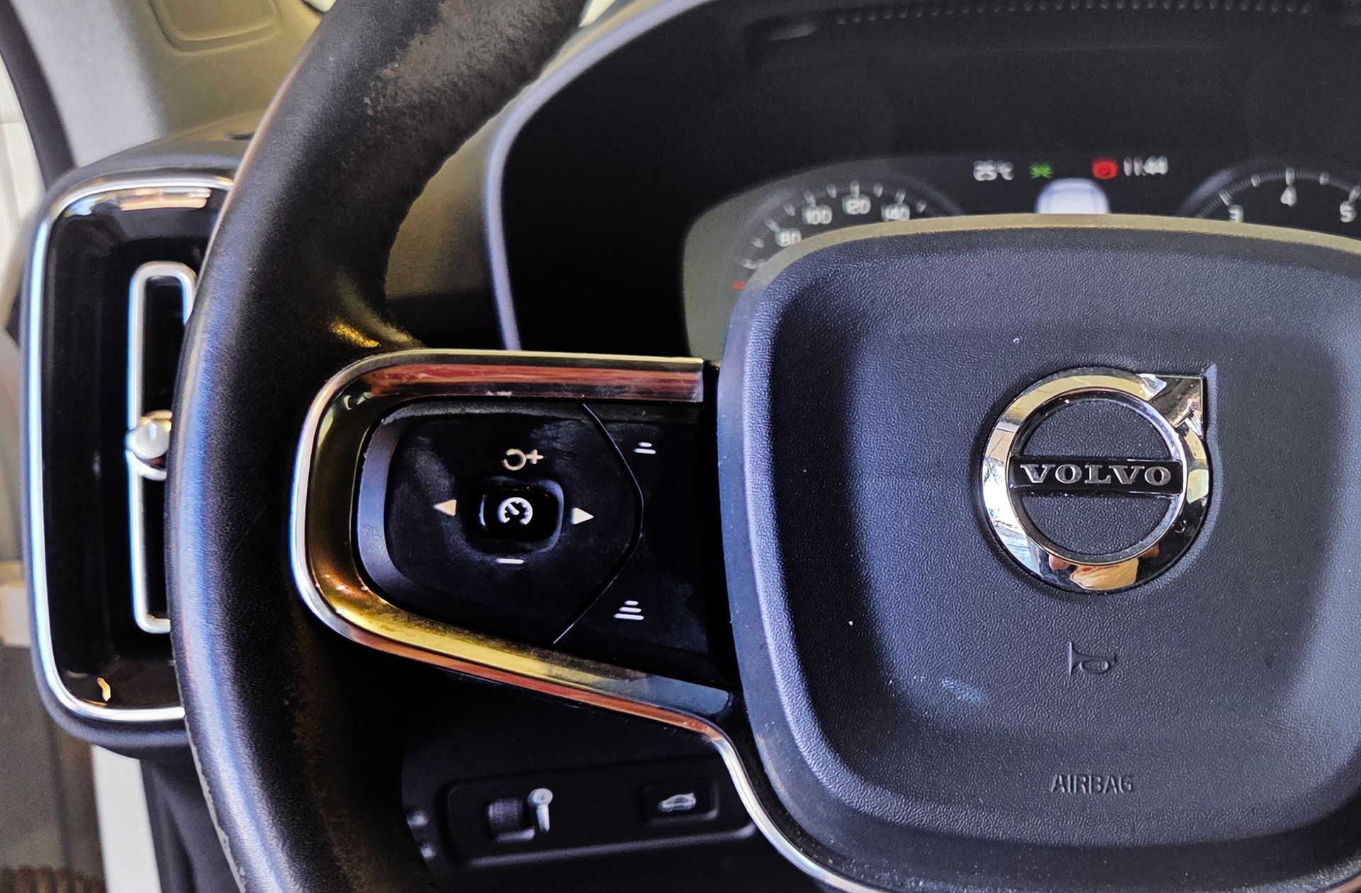 Volvo XC40 T3 Momentum - foto 21