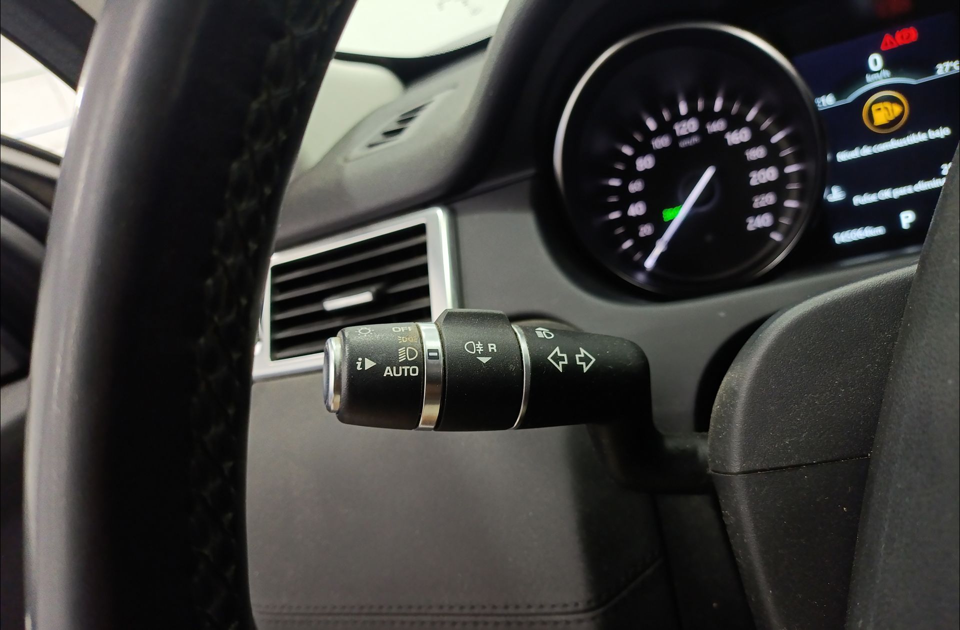 Land Rover Discovery Sport 2.0L TD4 SE 4x4 - foto 24