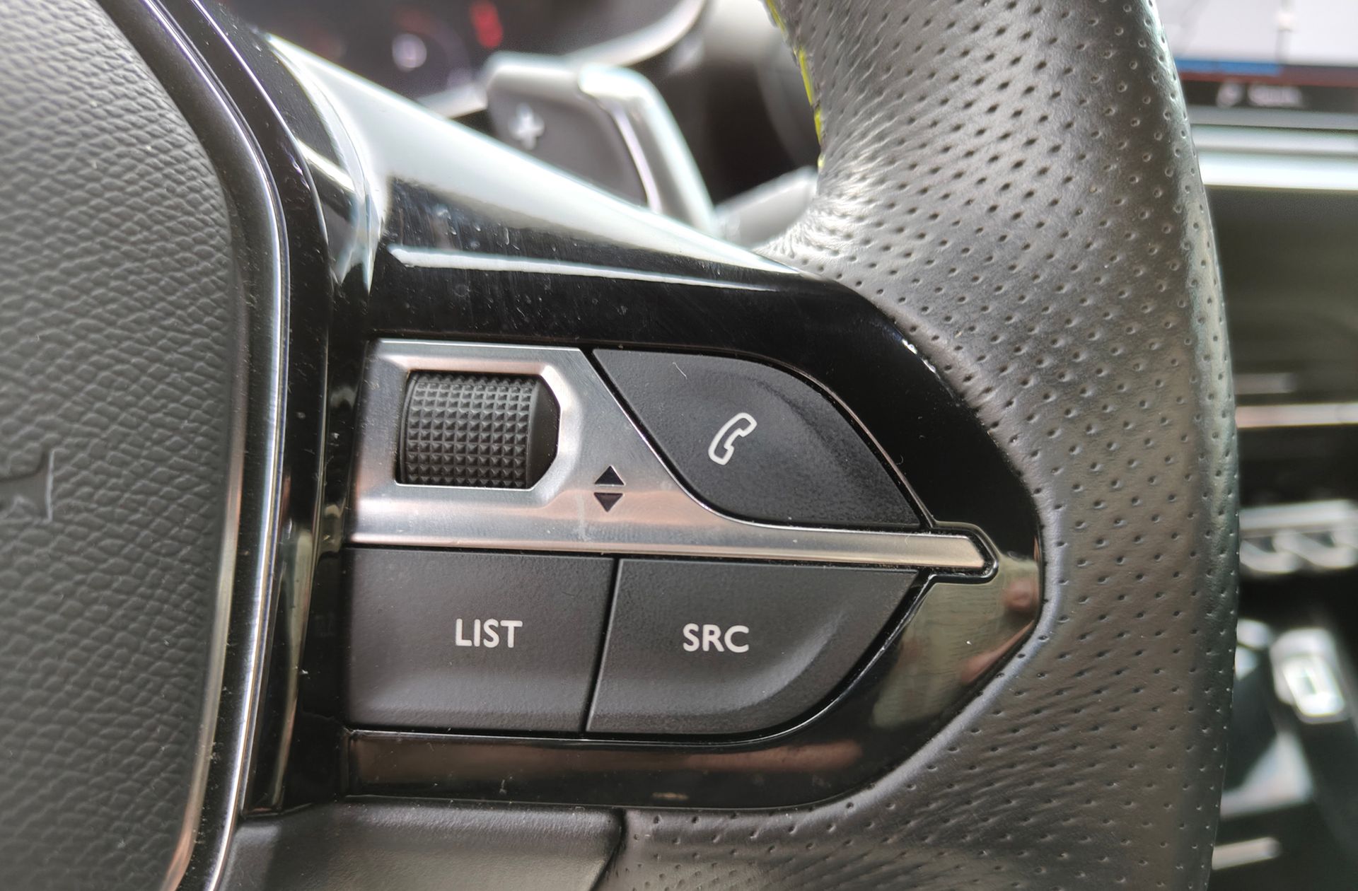 Peugeot 2008 PureTech 130 GT Line EAT8 - foto 35