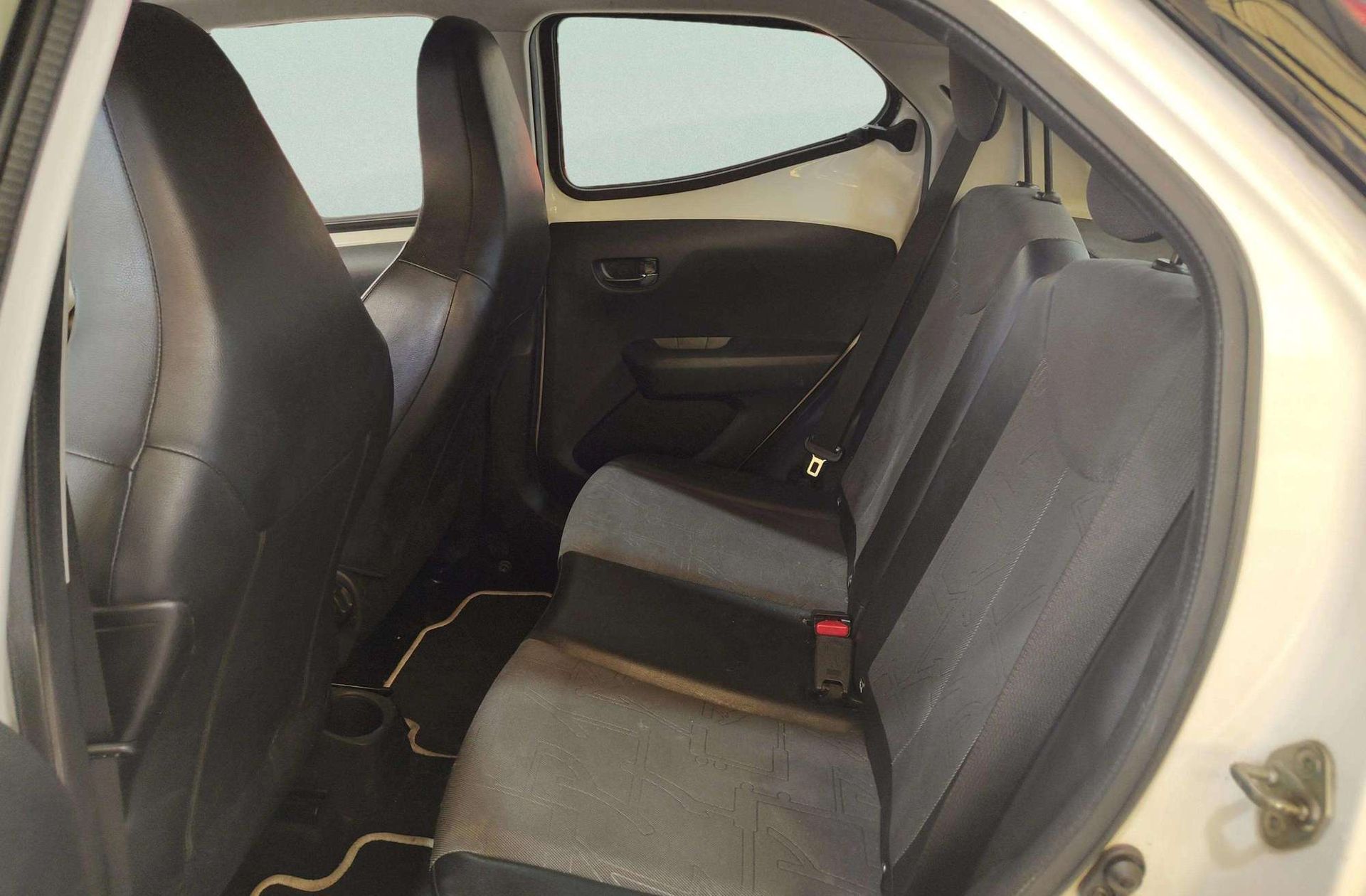 Toyota Aygo 1.0 x-sky - foto 12