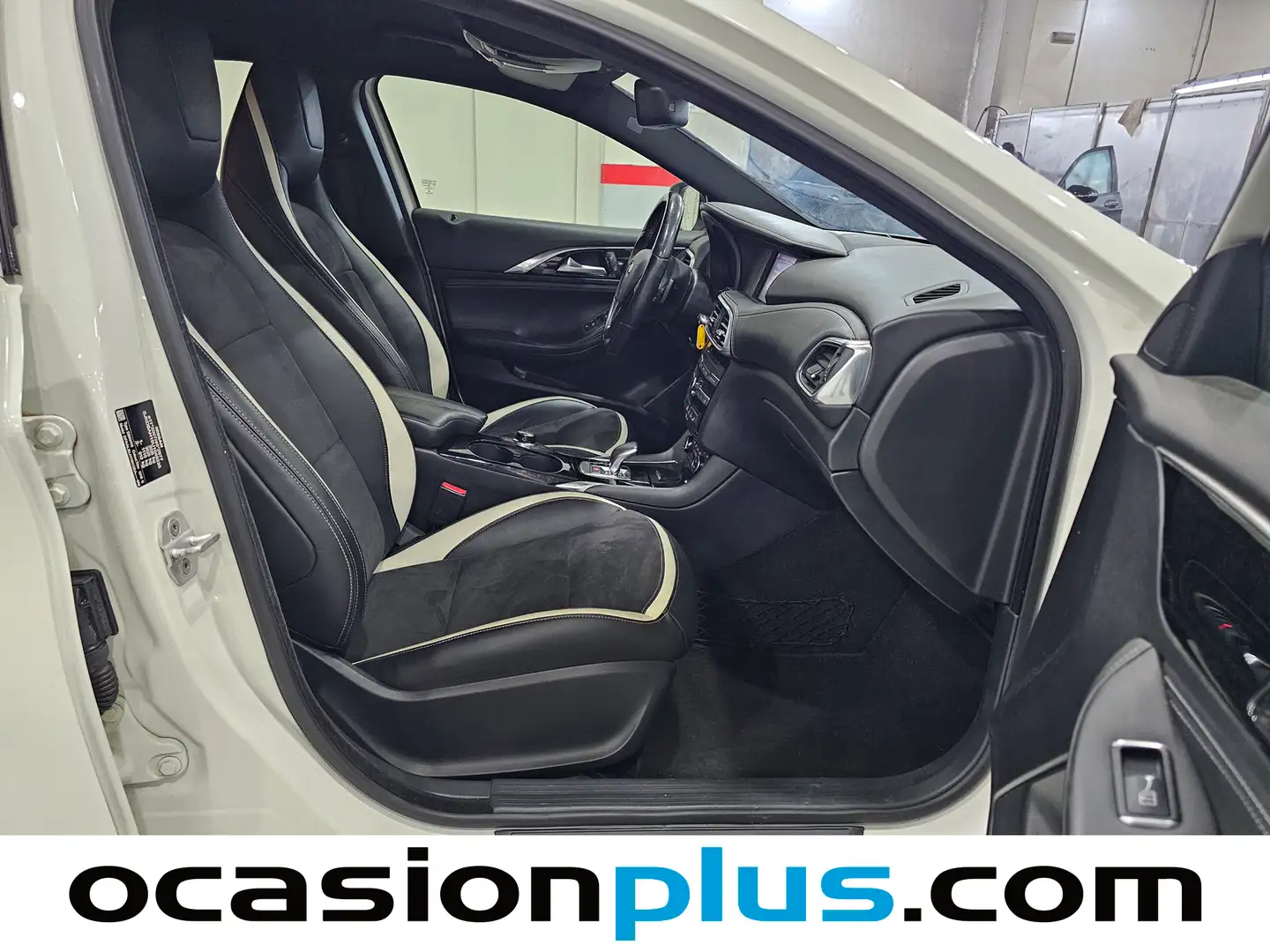 Foto Infiniti Q30 Infiniti Q30 2.2D Sport 7DCT (170 CV)