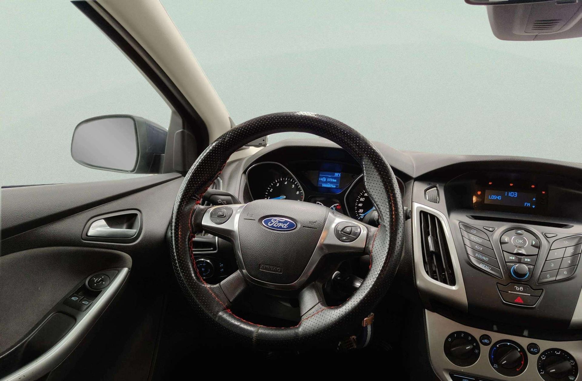 Ford Focus 1.0 EcoBoost Trend - foto 18