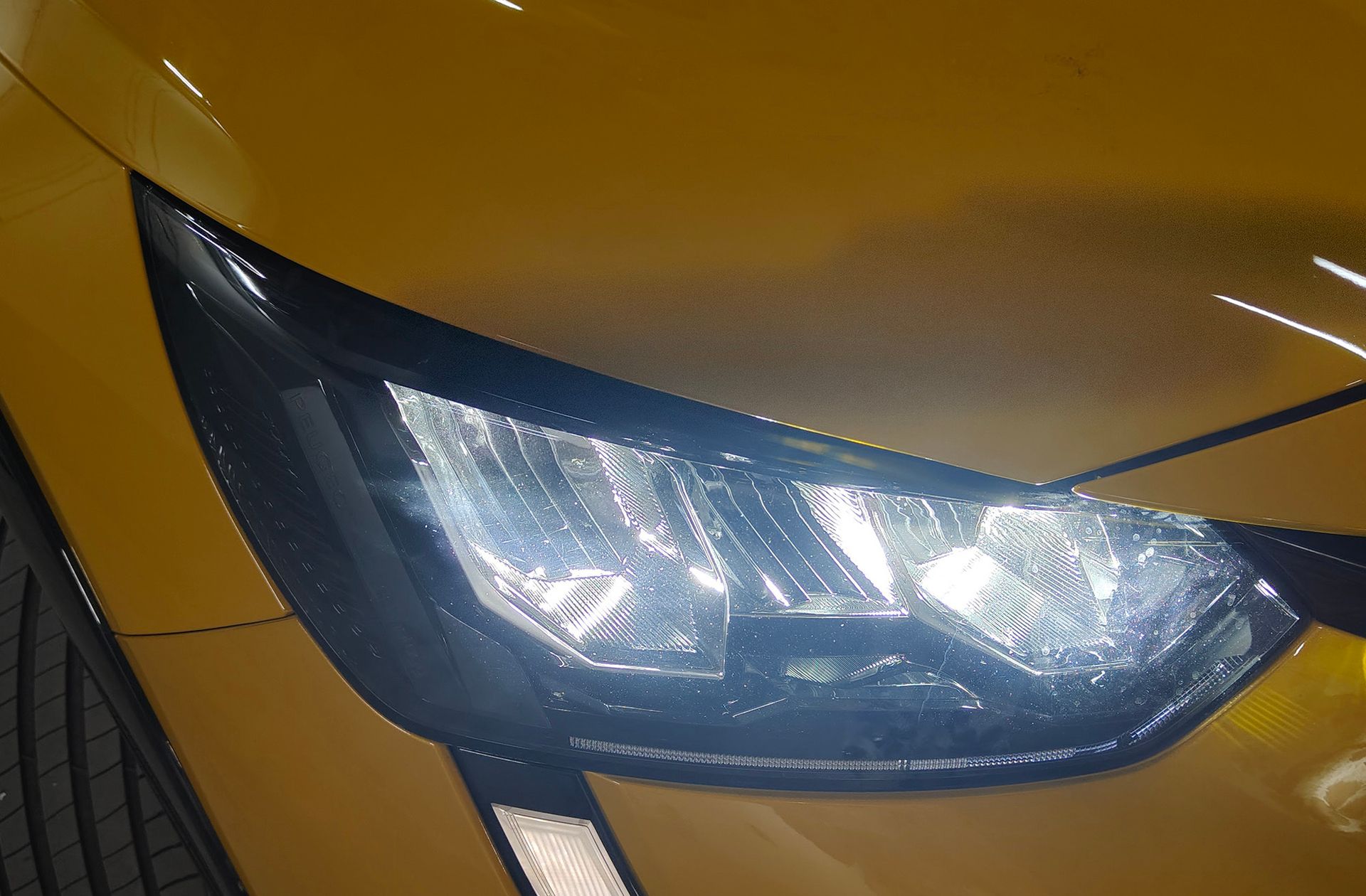 Peugeot 208 Eléctrico Allure Pack - foto 15