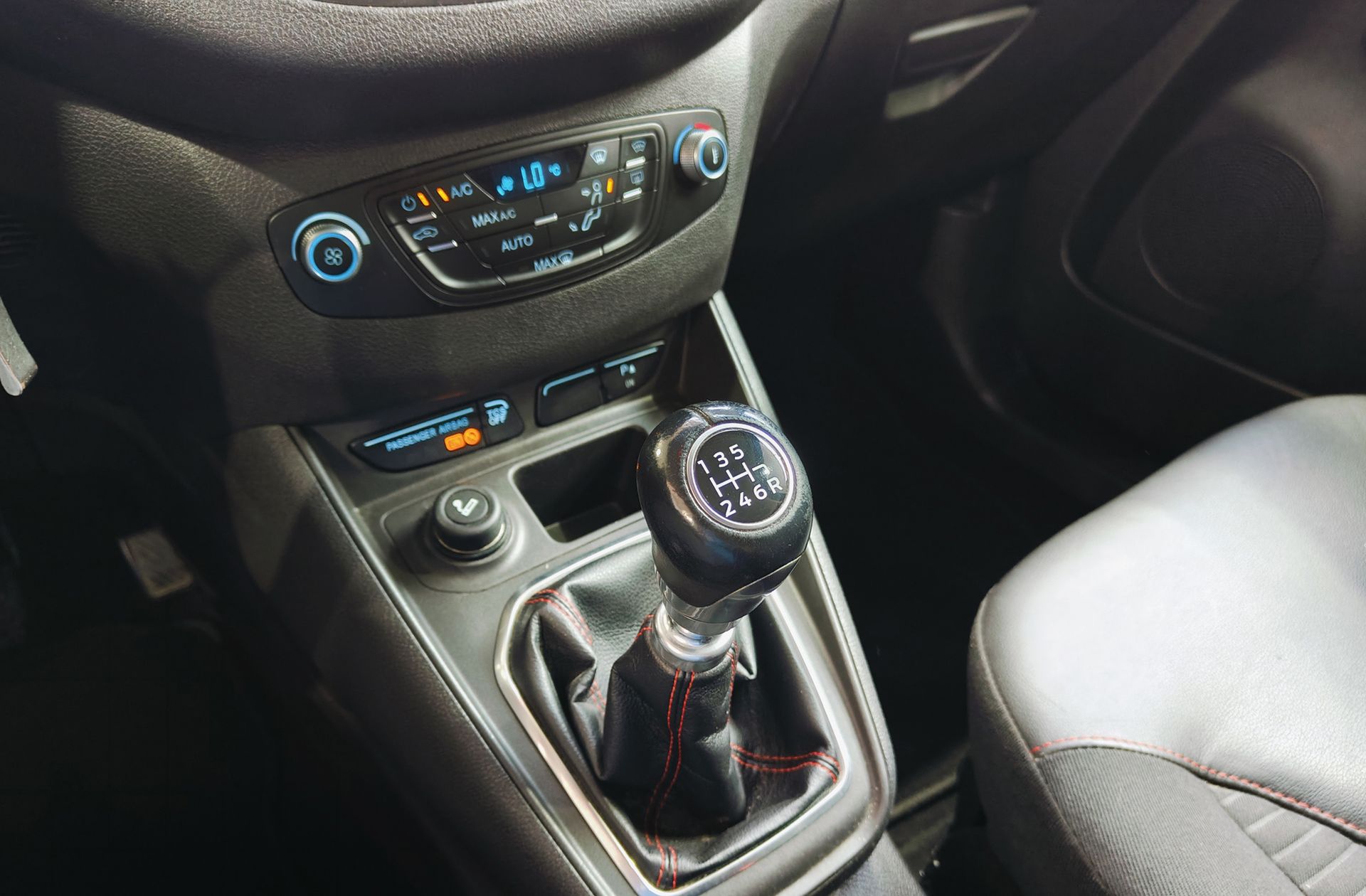 Ford Tourneo Courier 1.0 EcoBoost Sport - foto 5