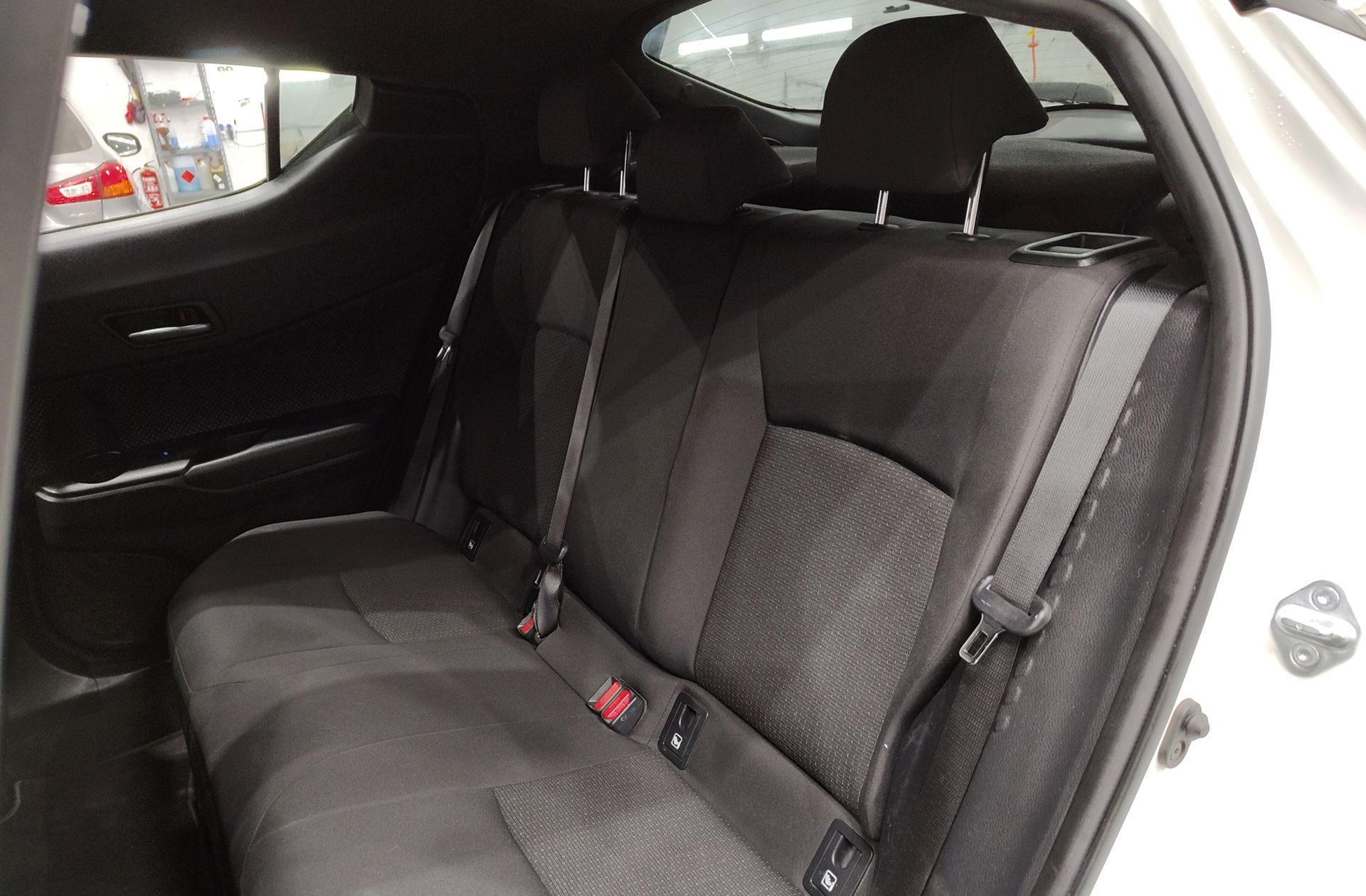 Toyota C-HR 1.8 125H Advance - foto 12