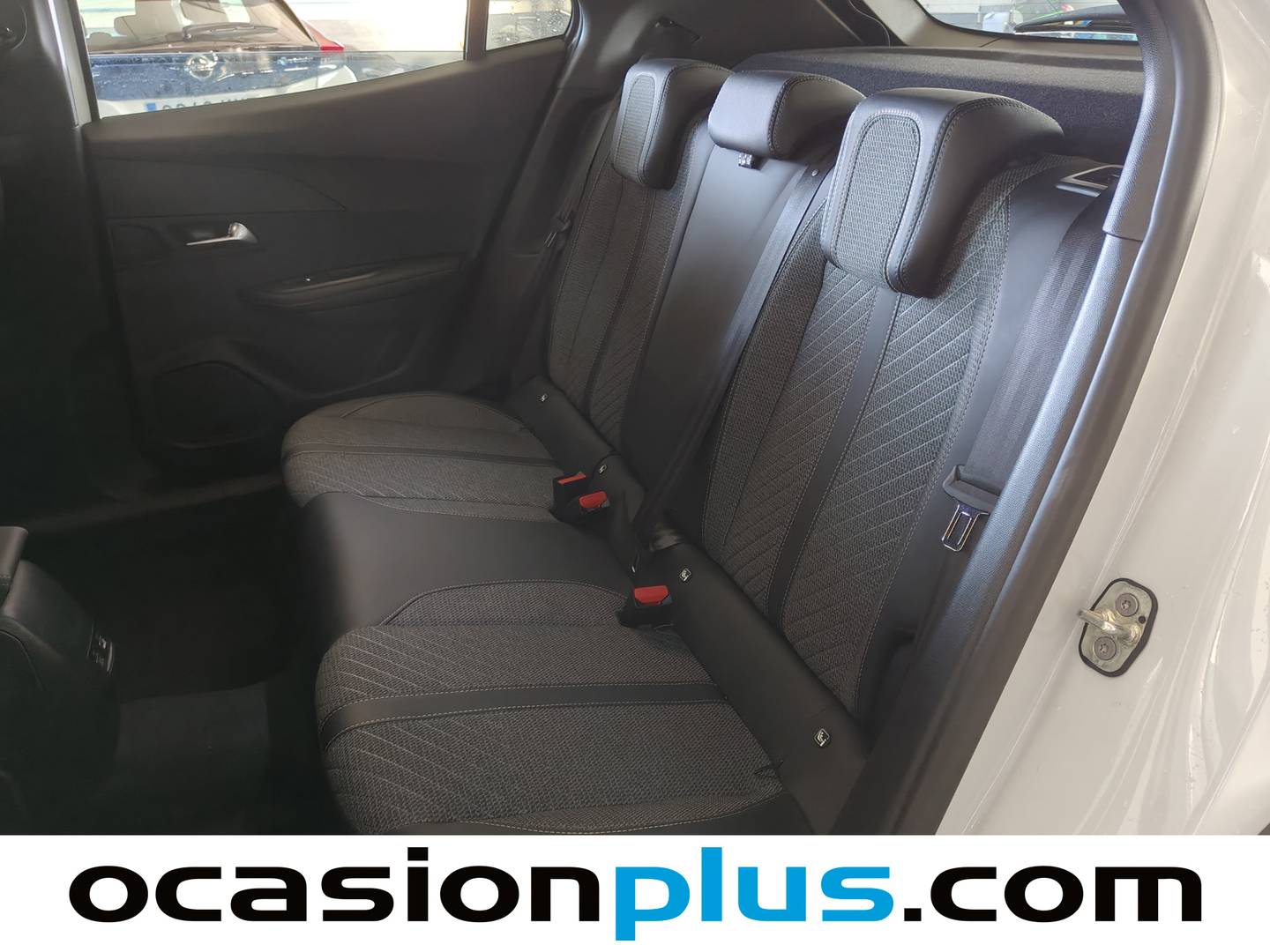 Foto Peugeot 2008 Peugeot 2008 Allure Hybrid eDCS6 (145 CV)