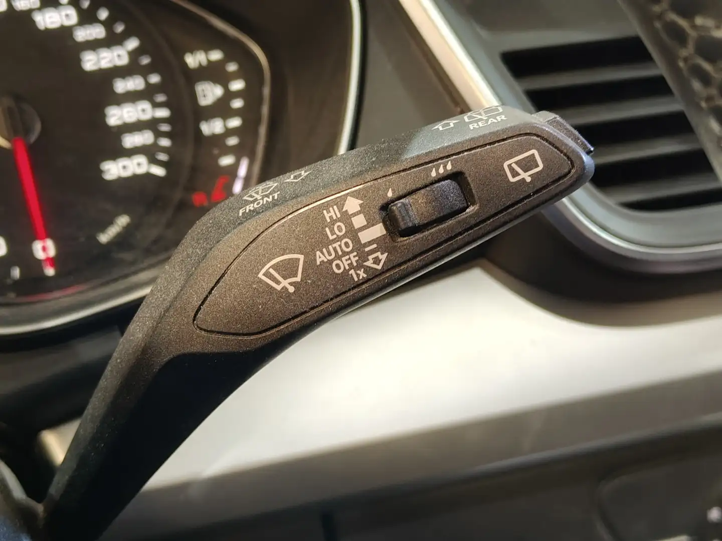 Foto Audi Q5 Audi Q5 Advanced 2.0 TDI quattro (163 CV) S tronic