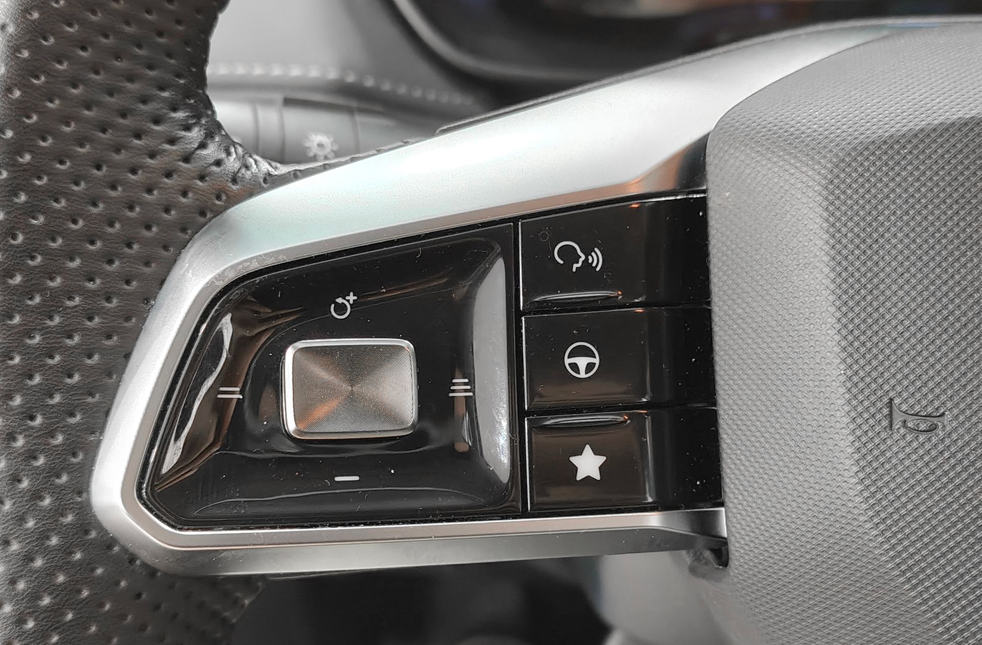 MG ZS 1.5 Hybrid+ Luxury - foto 28